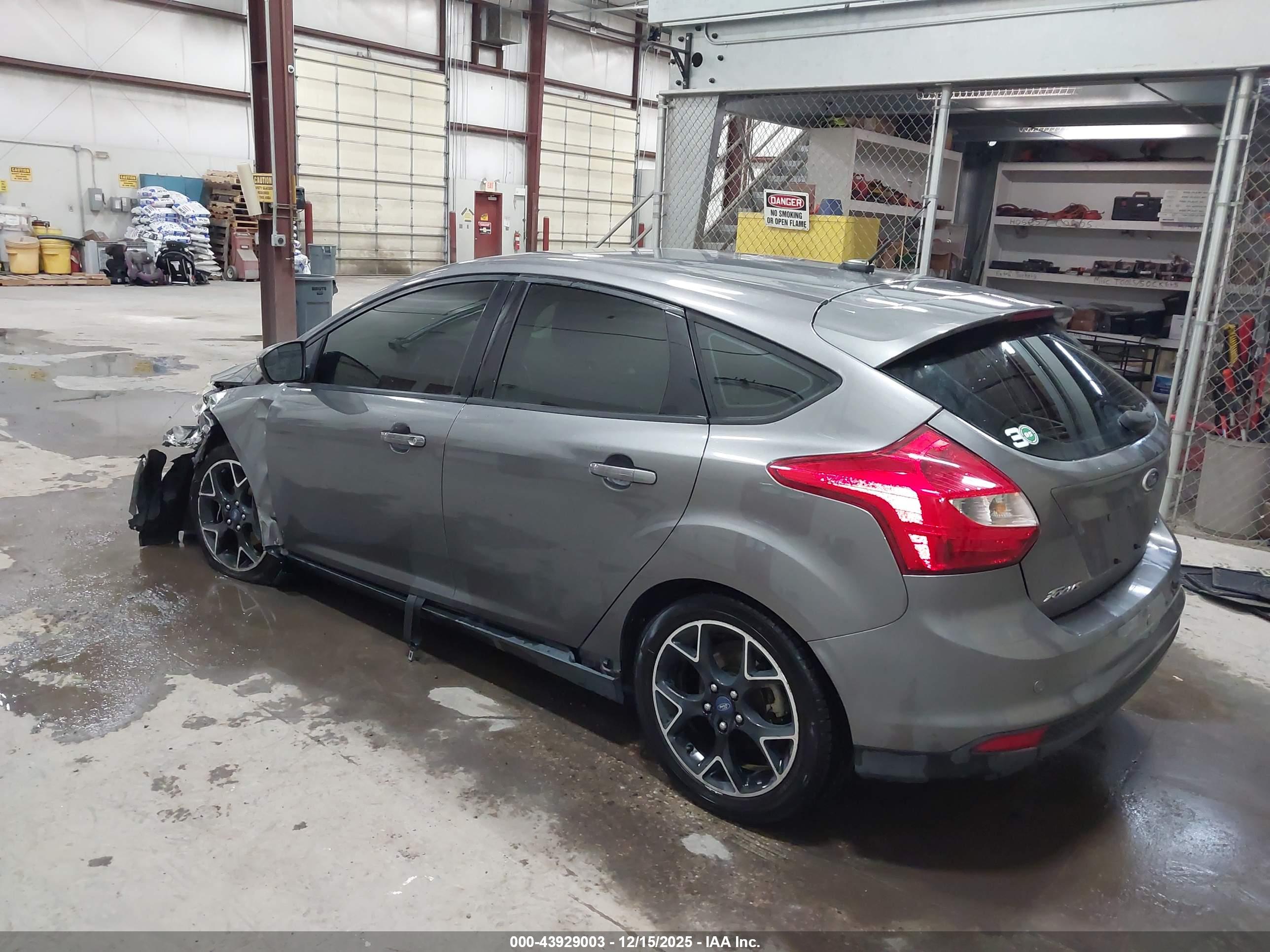 FORD FOCUS image 3