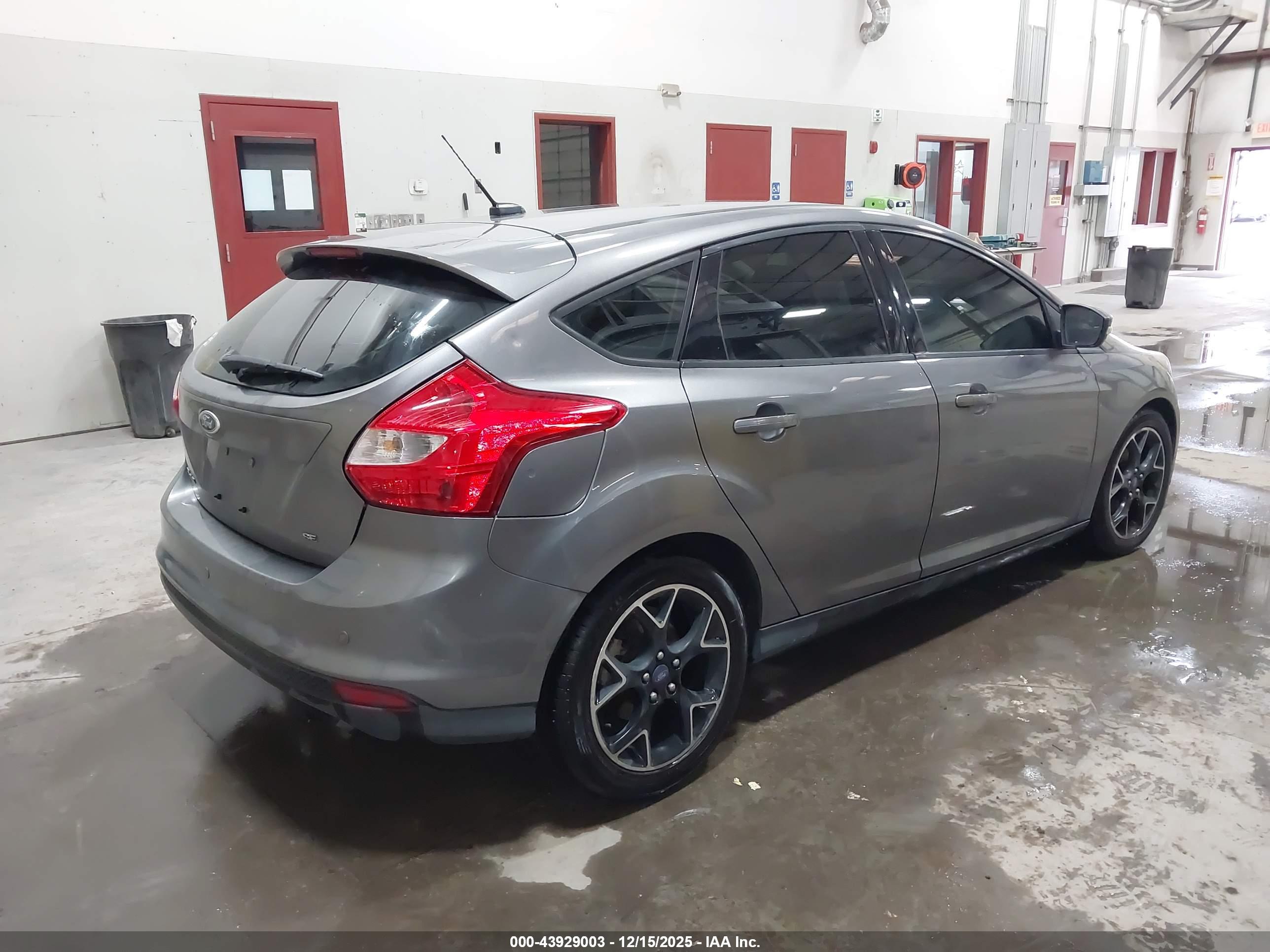 FORD FOCUS image 4