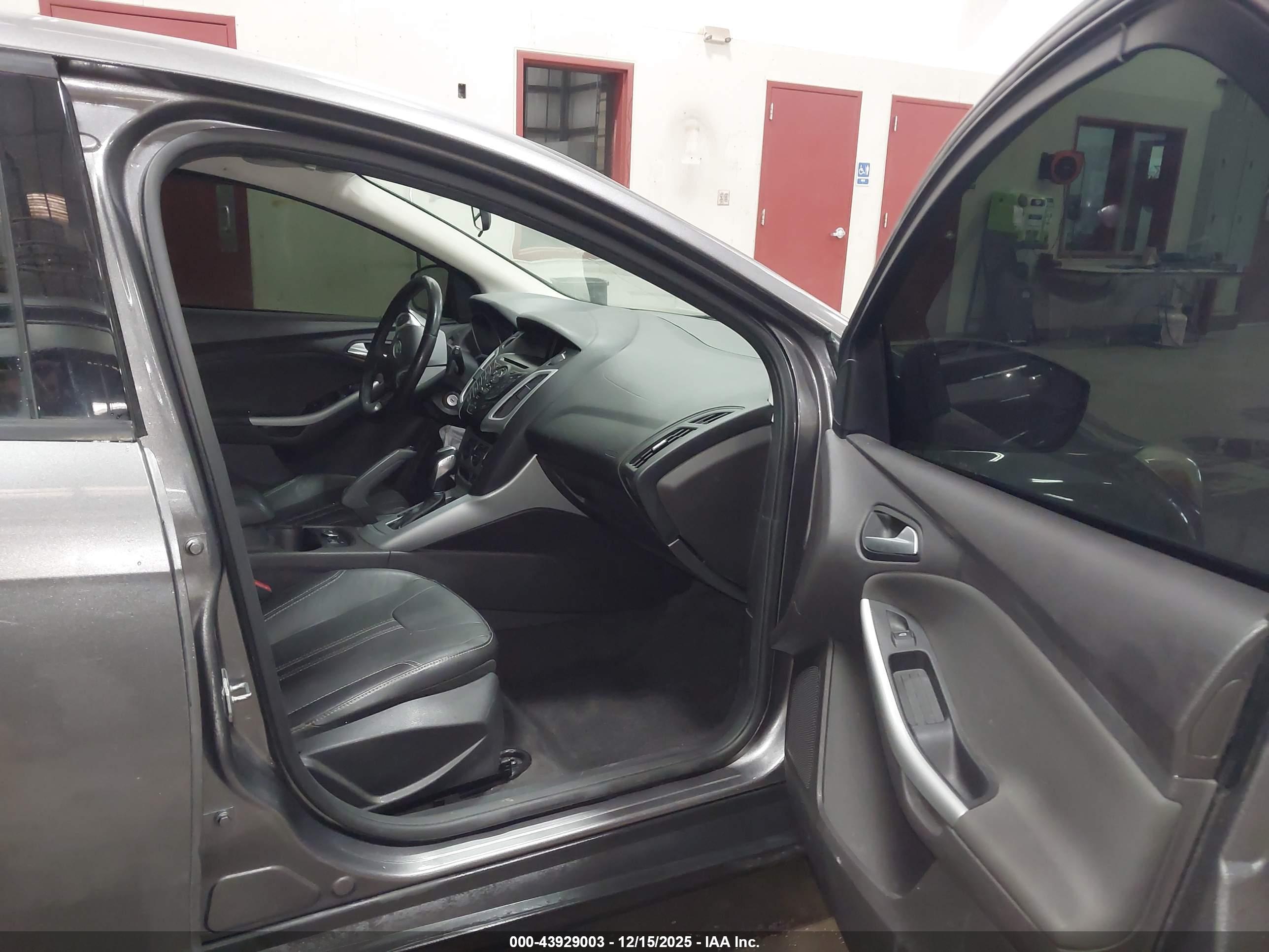 FORD FOCUS image 5
