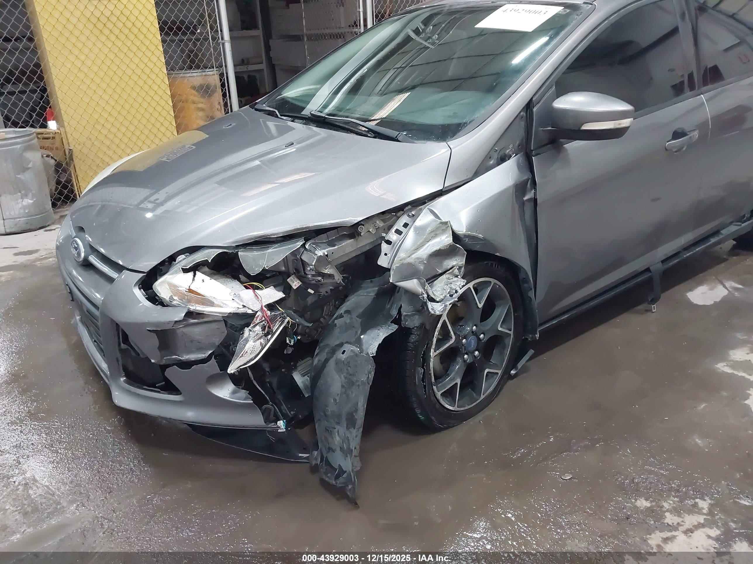 FORD FOCUS image 6