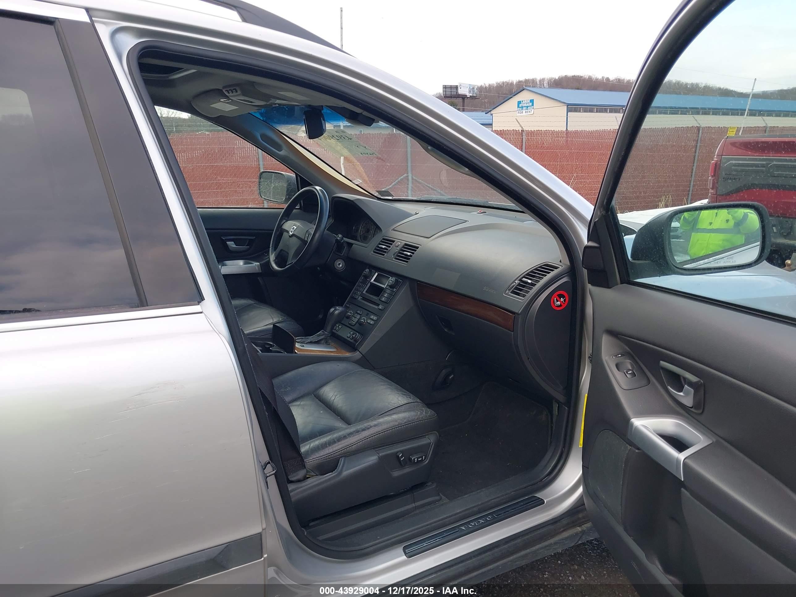 VOLVO XC90 image 5