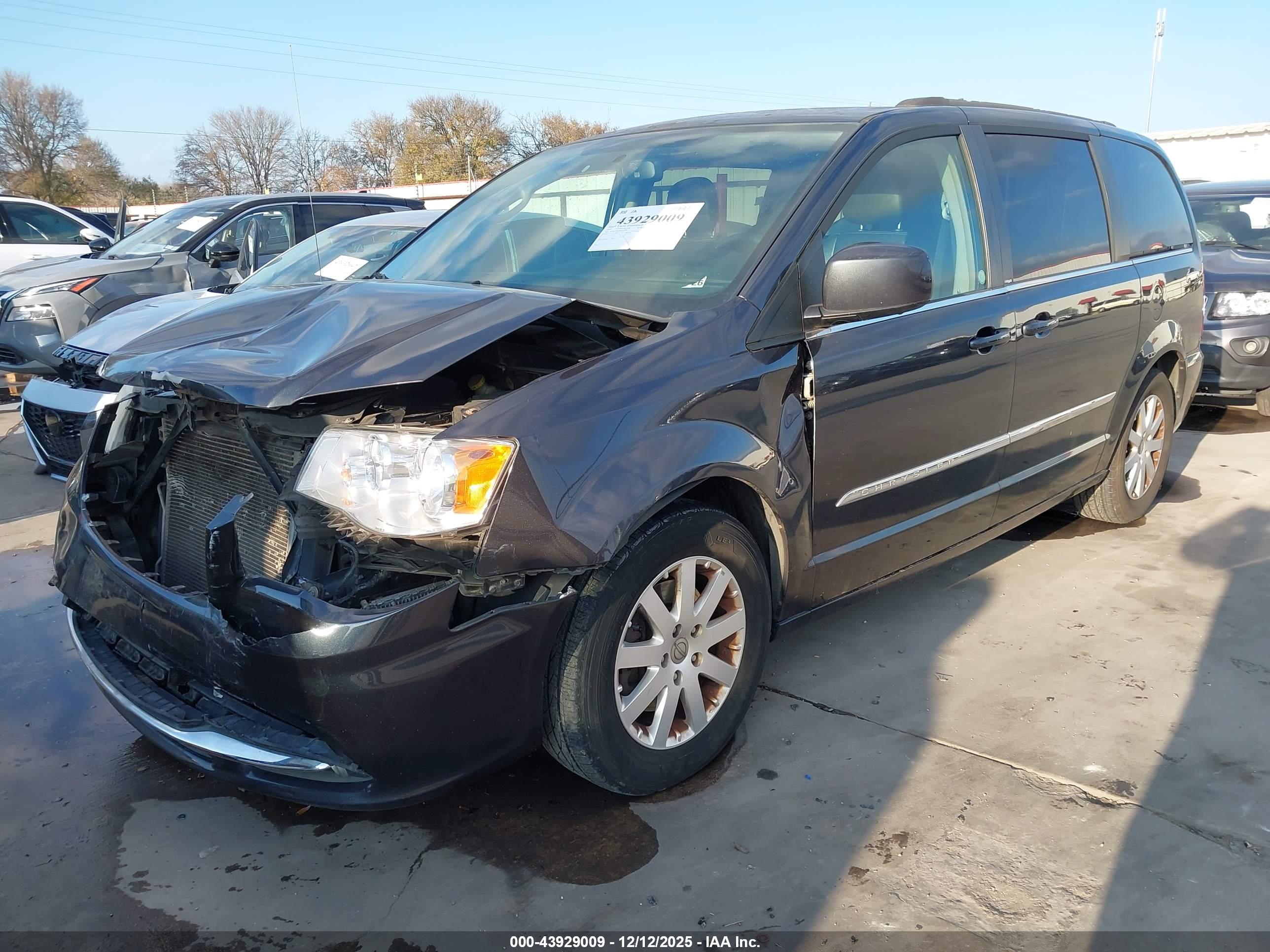 CHRYSLER TOWN image 2