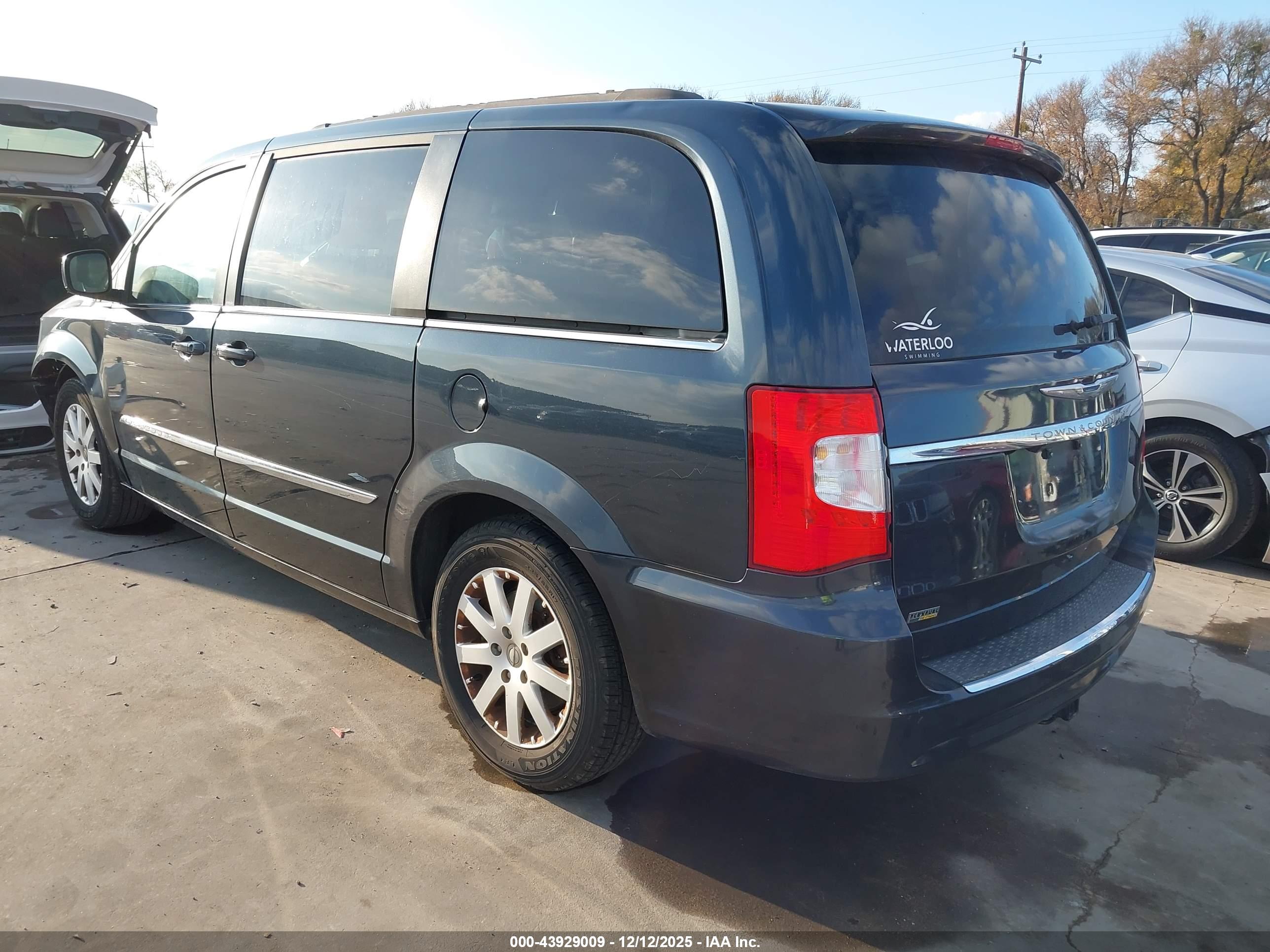 CHRYSLER TOWN image 3