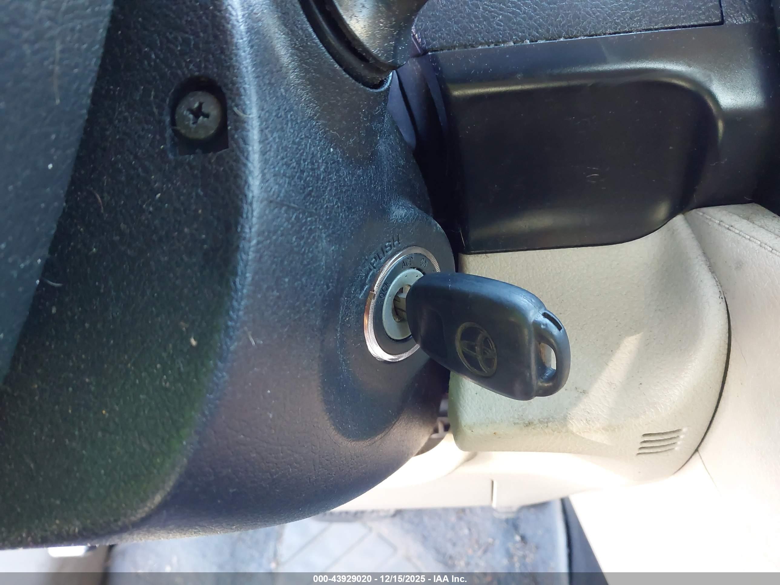TOYOTA CAMRY image 11