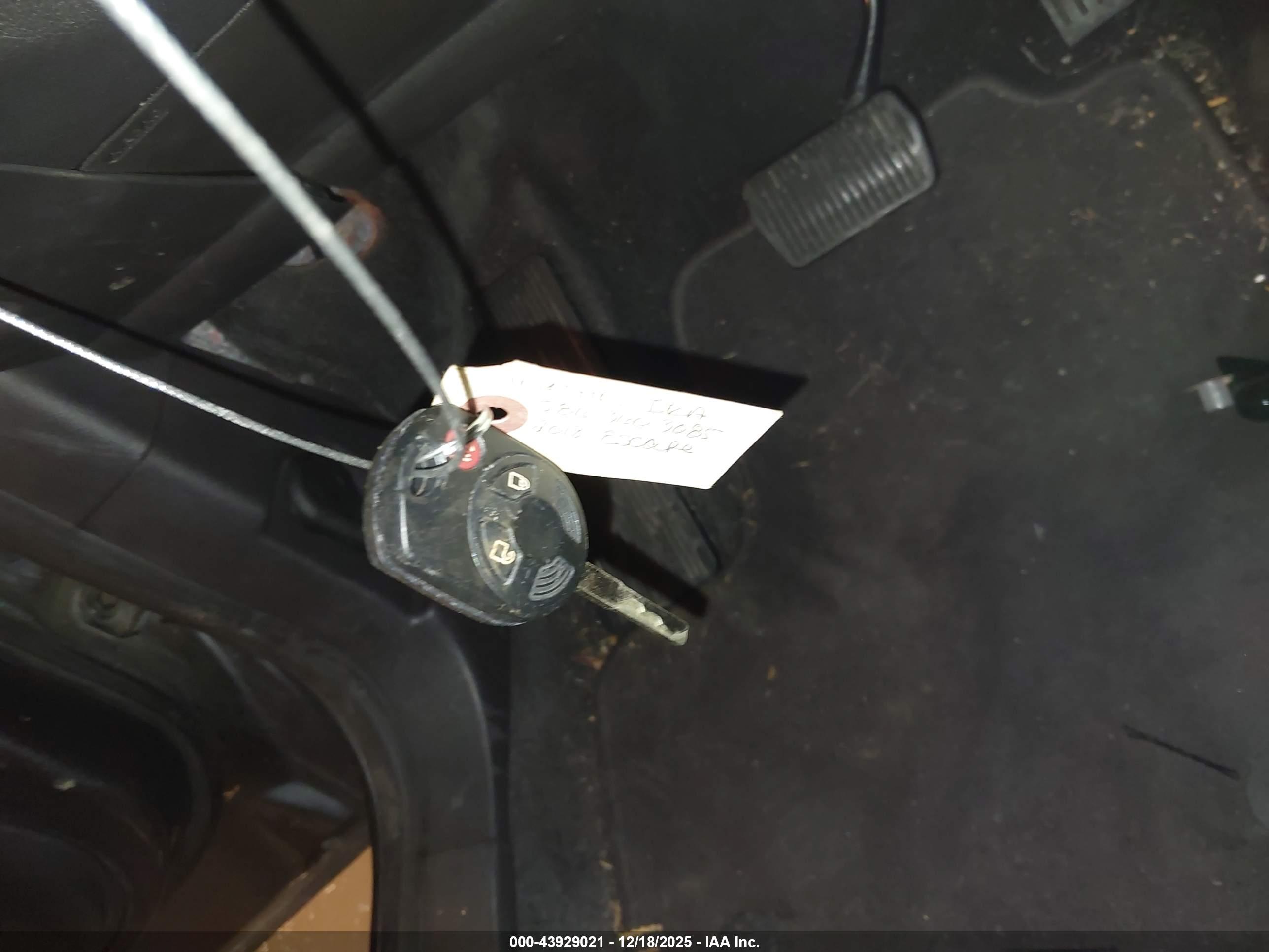 FORD ESCAPE image 11