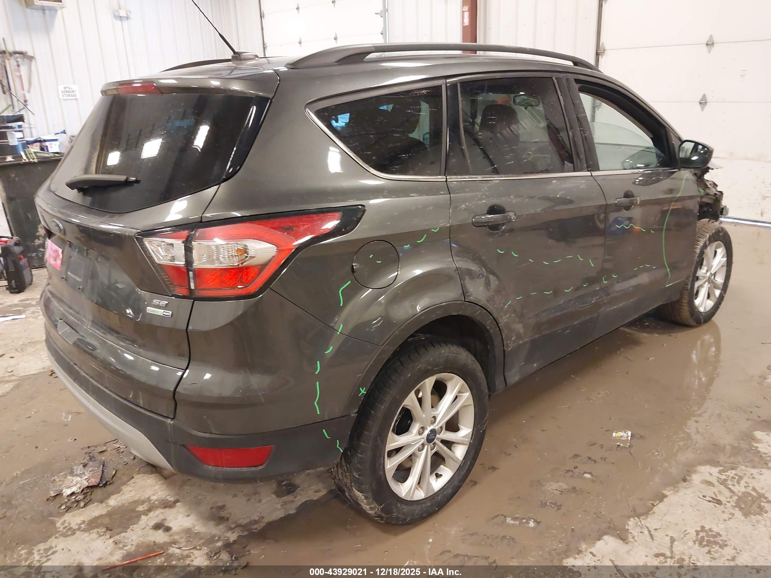 FORD ESCAPE image 4