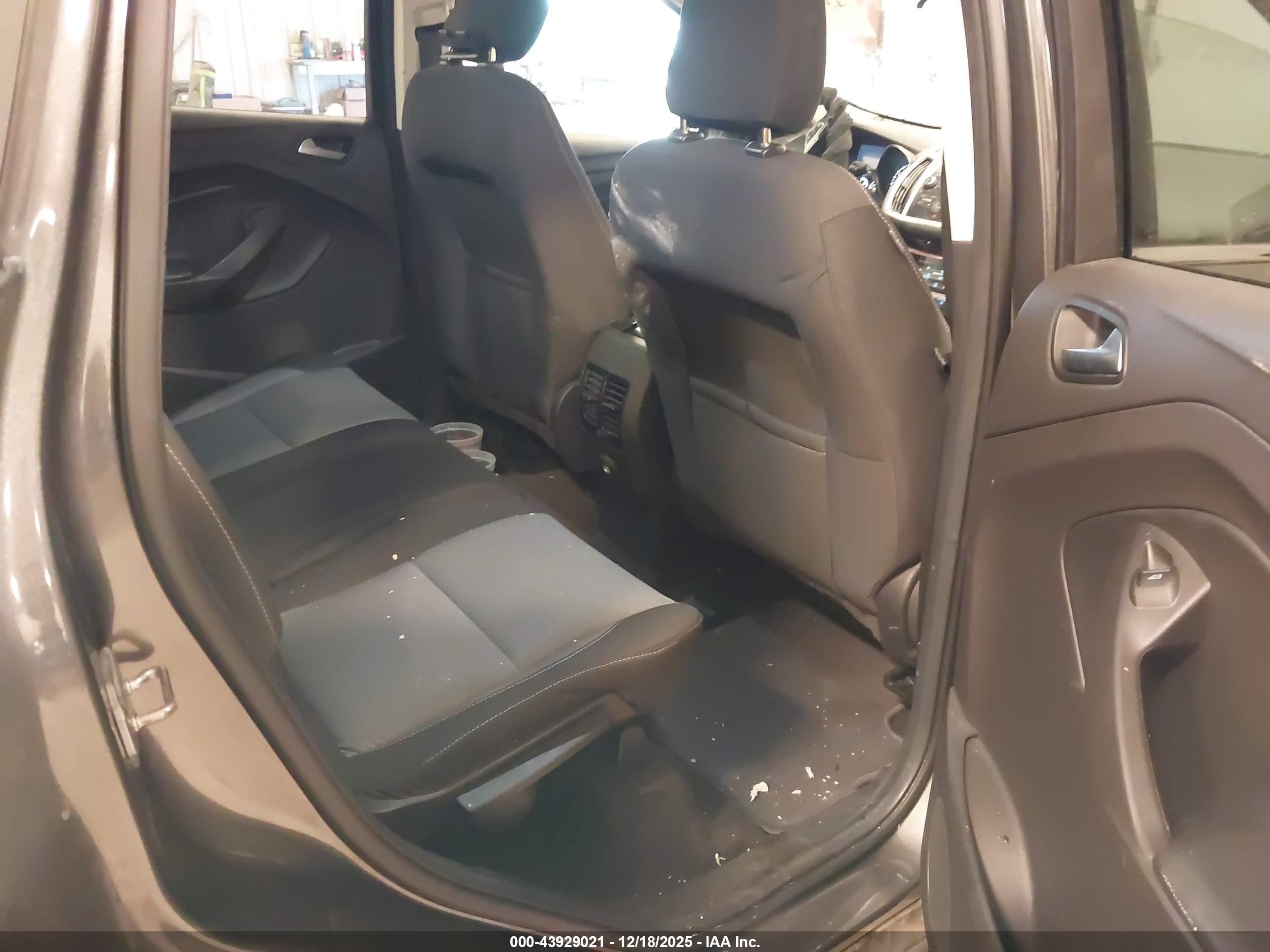 FORD ESCAPE image 8