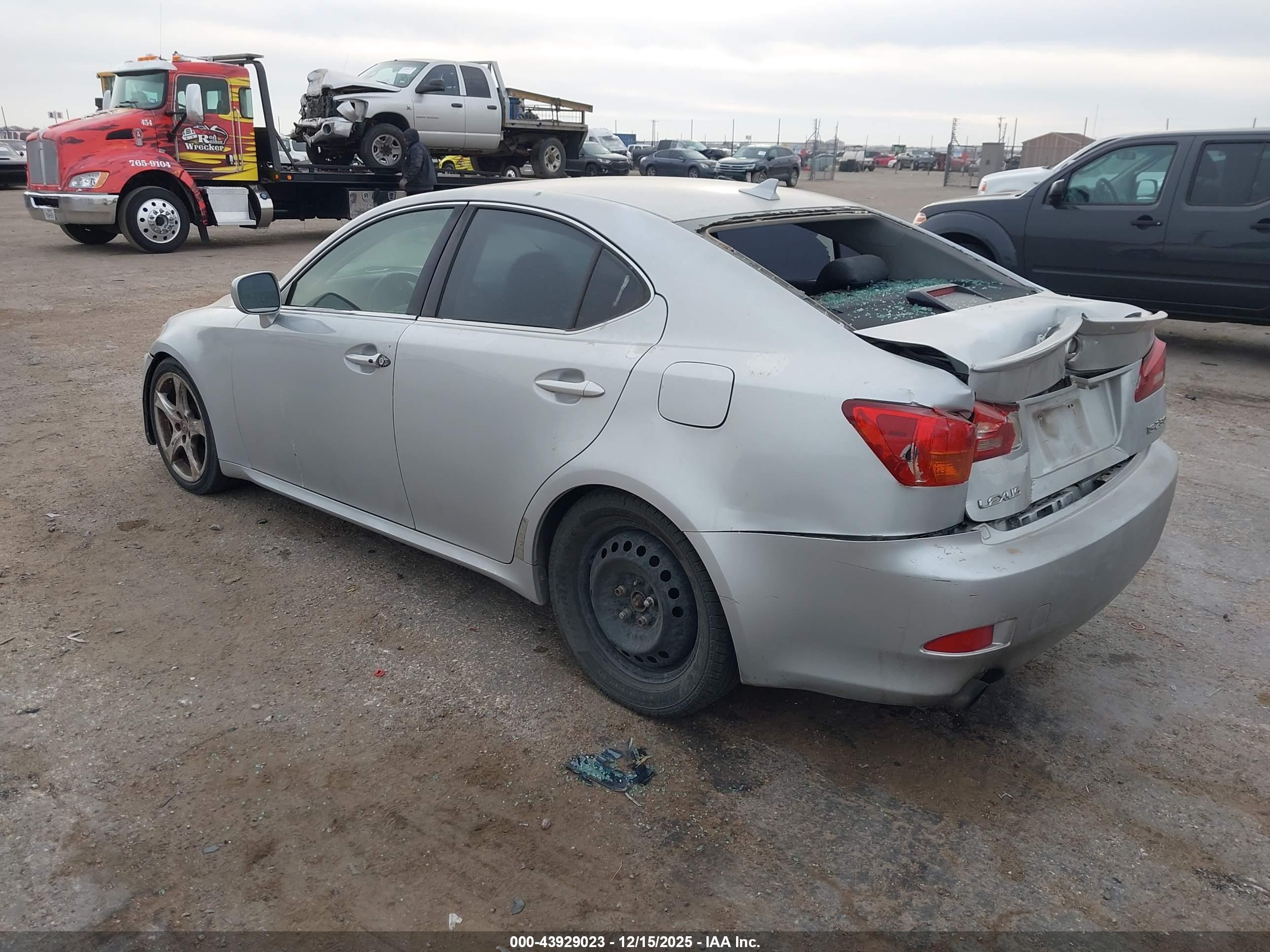 LEXUS IS image 3