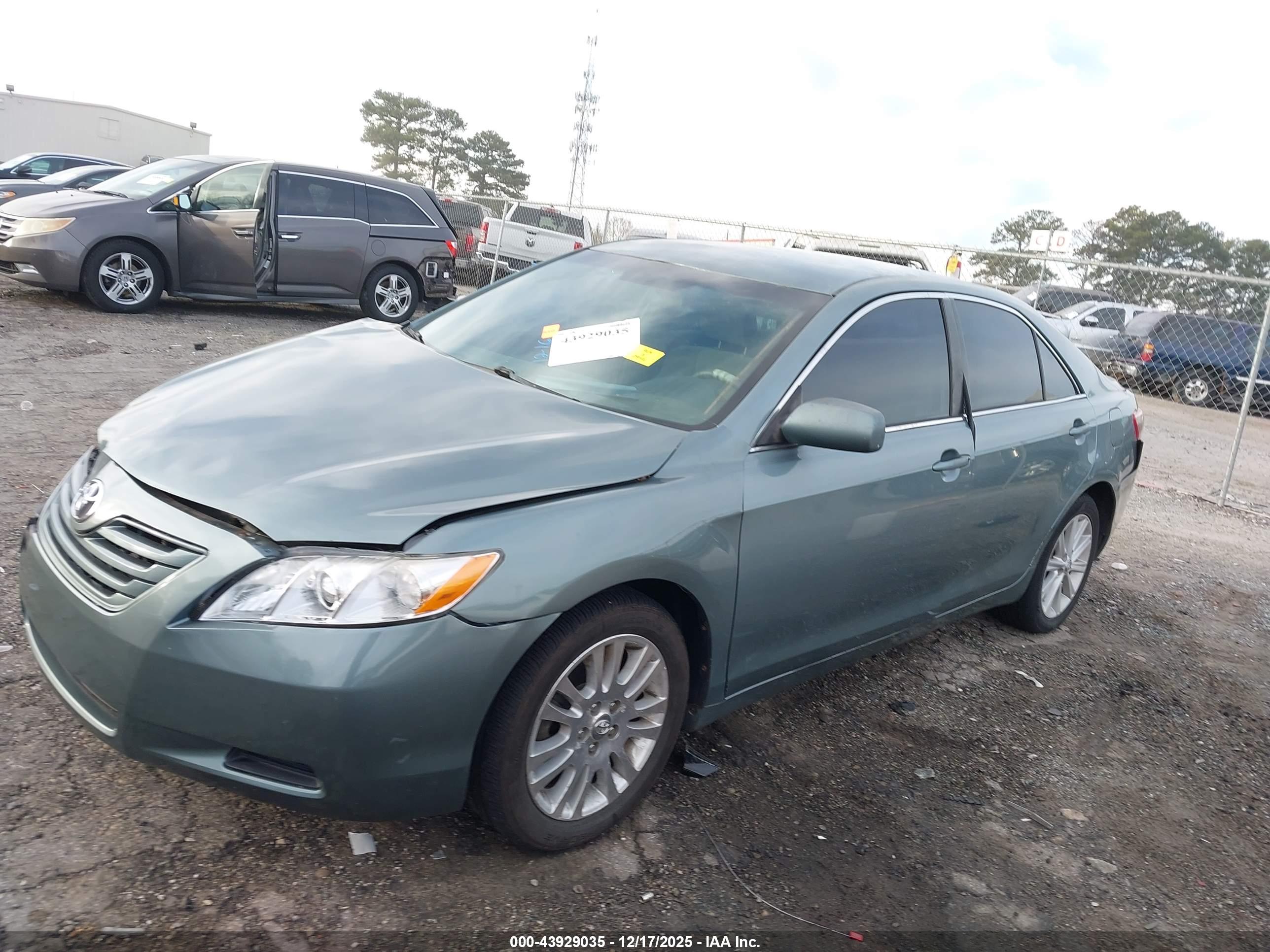TOYOTA CAMRY image 2