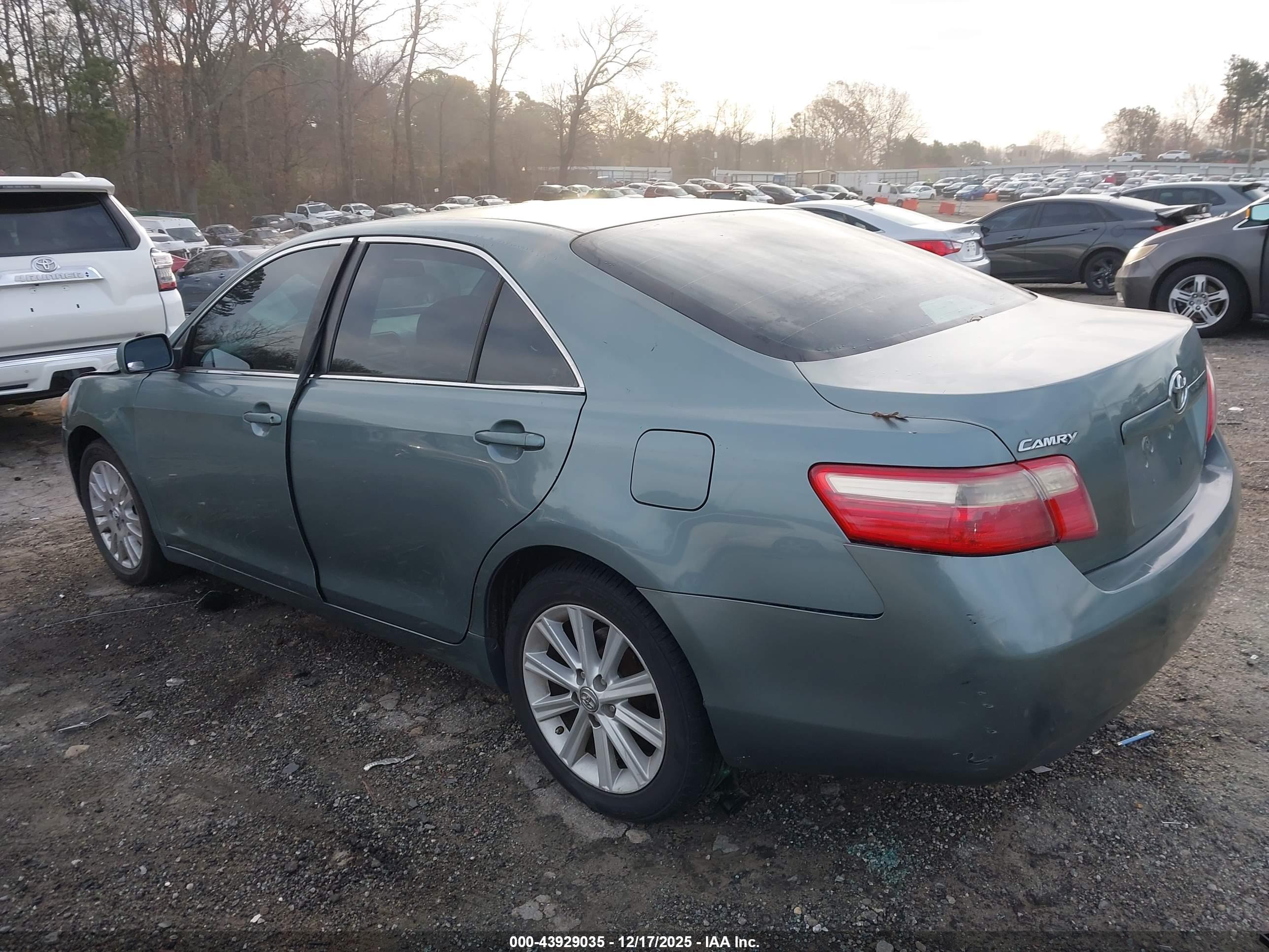 TOYOTA CAMRY image 3