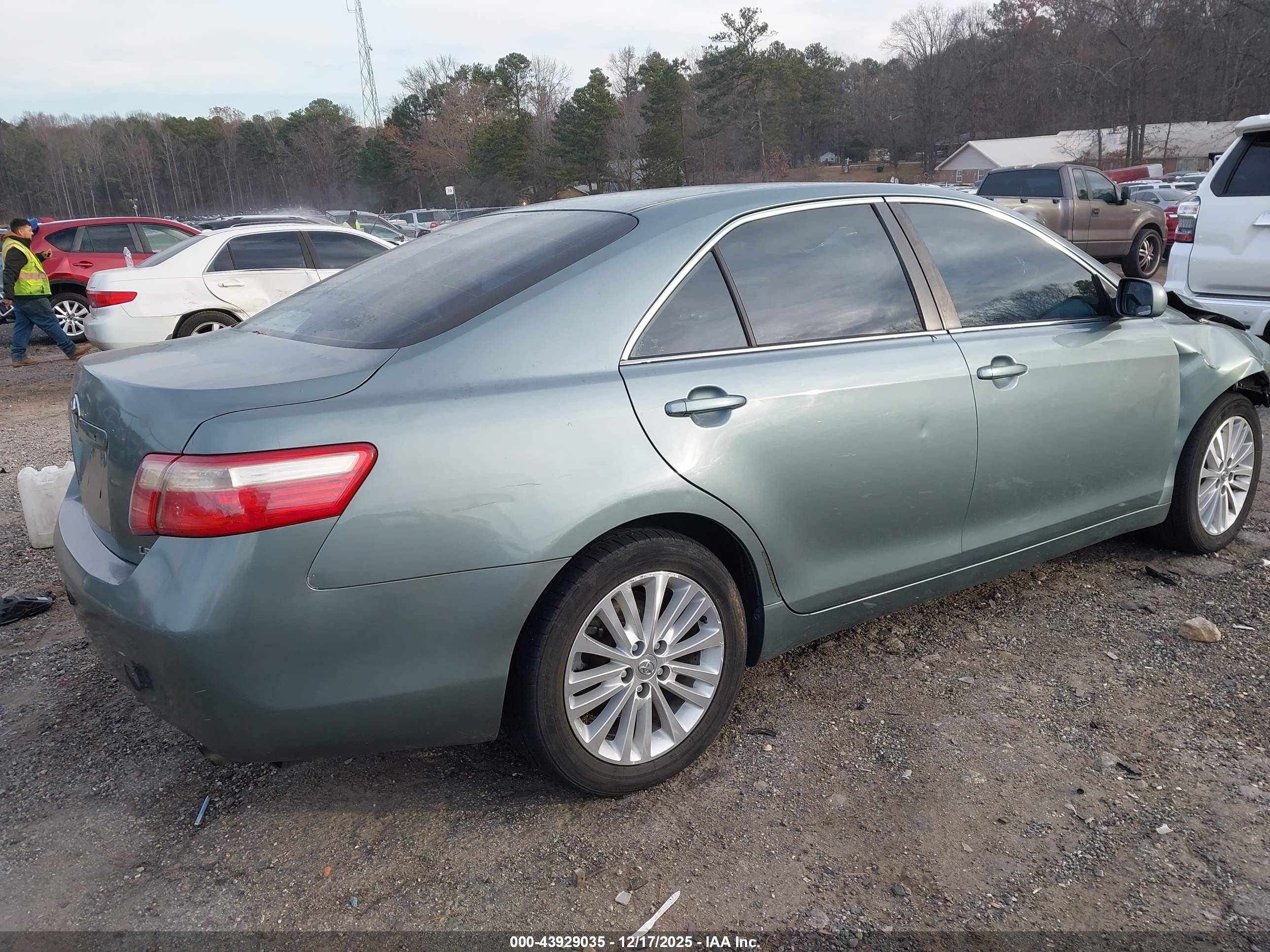 TOYOTA CAMRY image 4