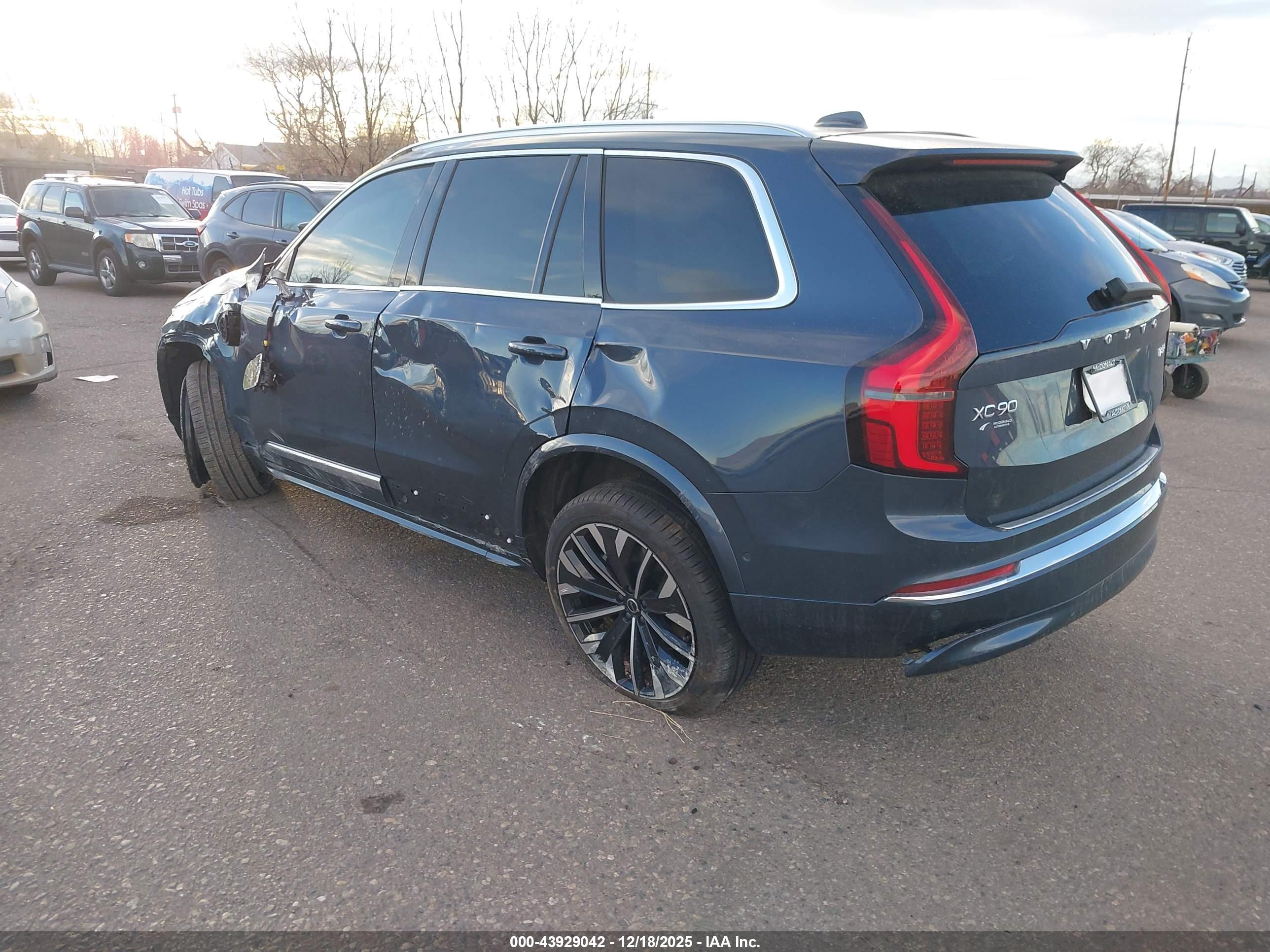 VOLVO XC90 image 3