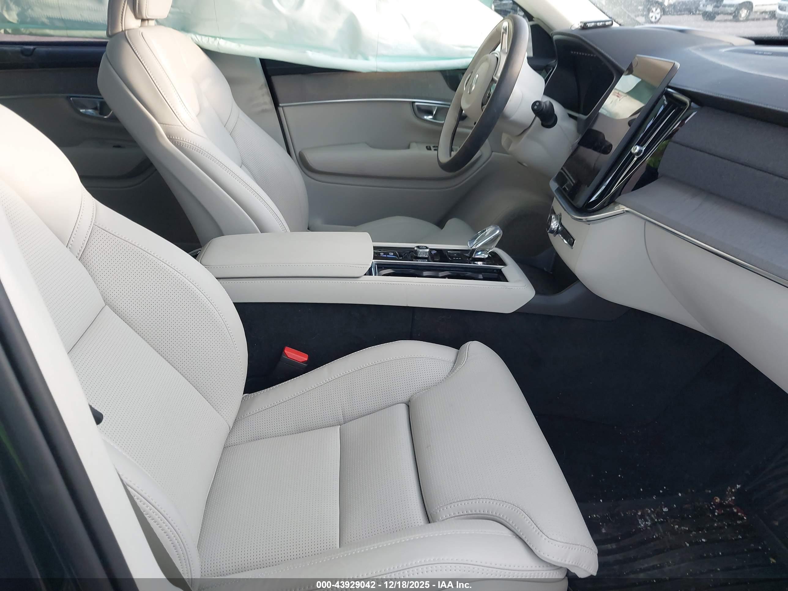 VOLVO XC90 image 5