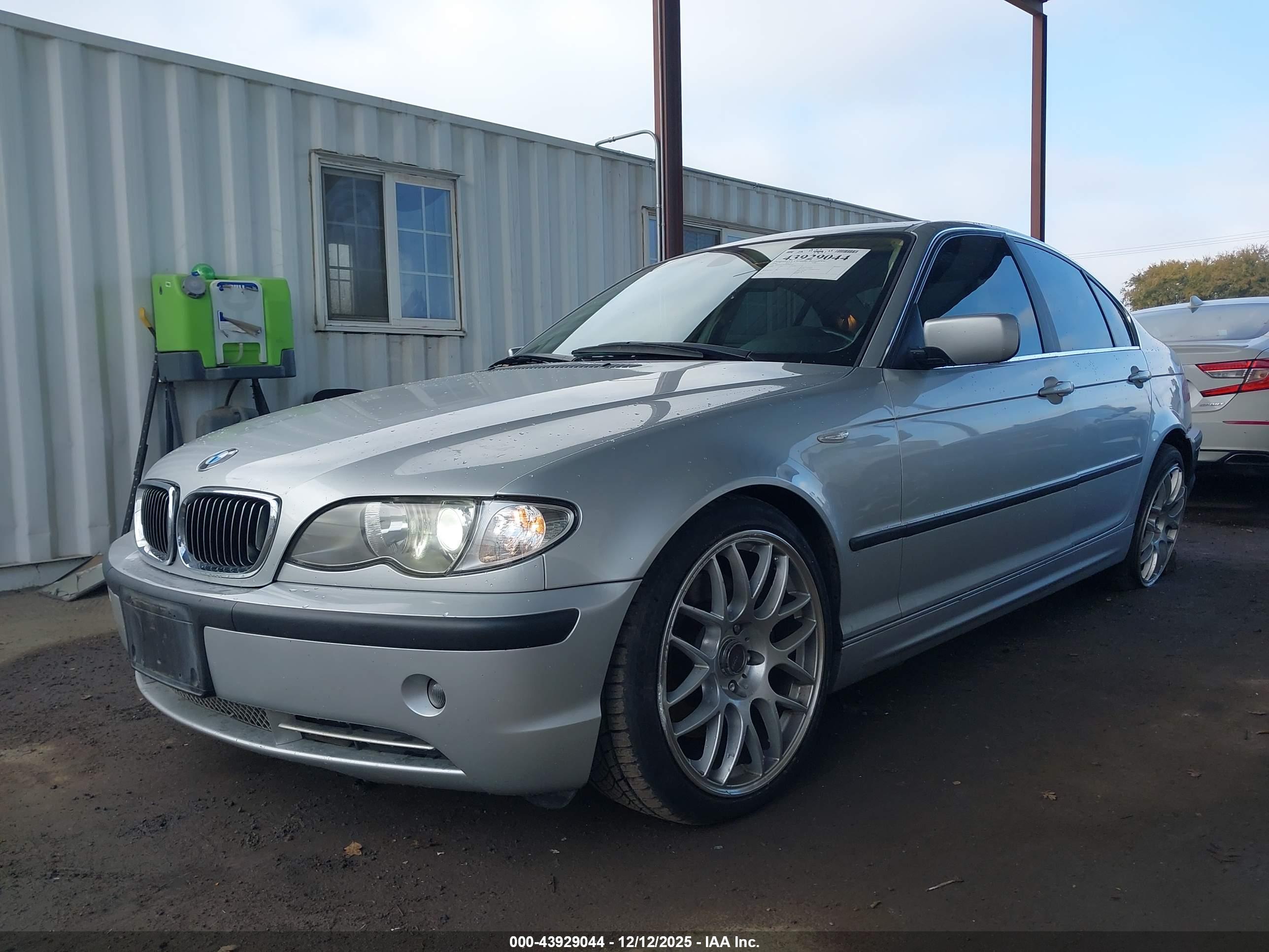 BMW 330I image 2