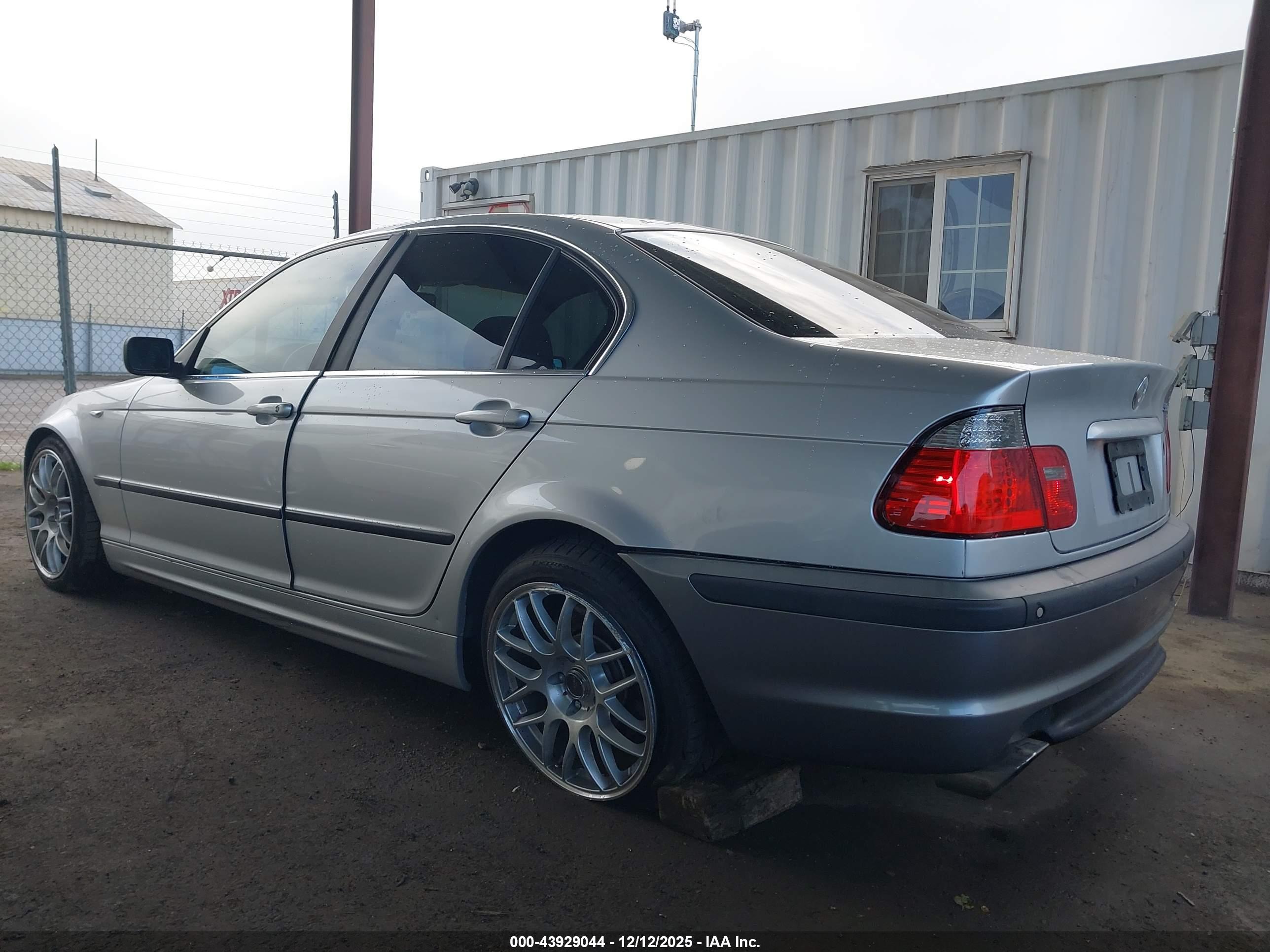 BMW 330I image 3