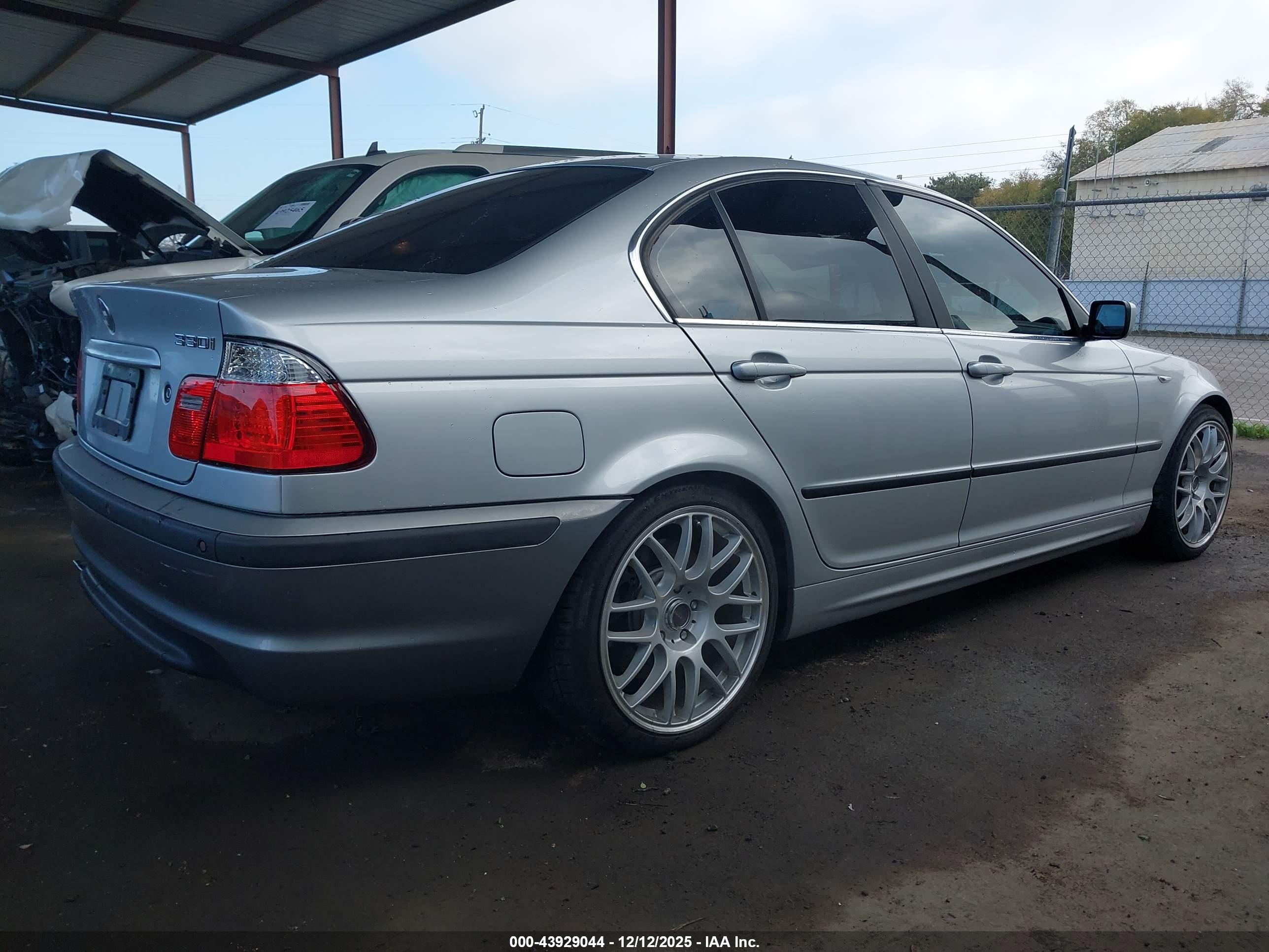 BMW 330I image 4
