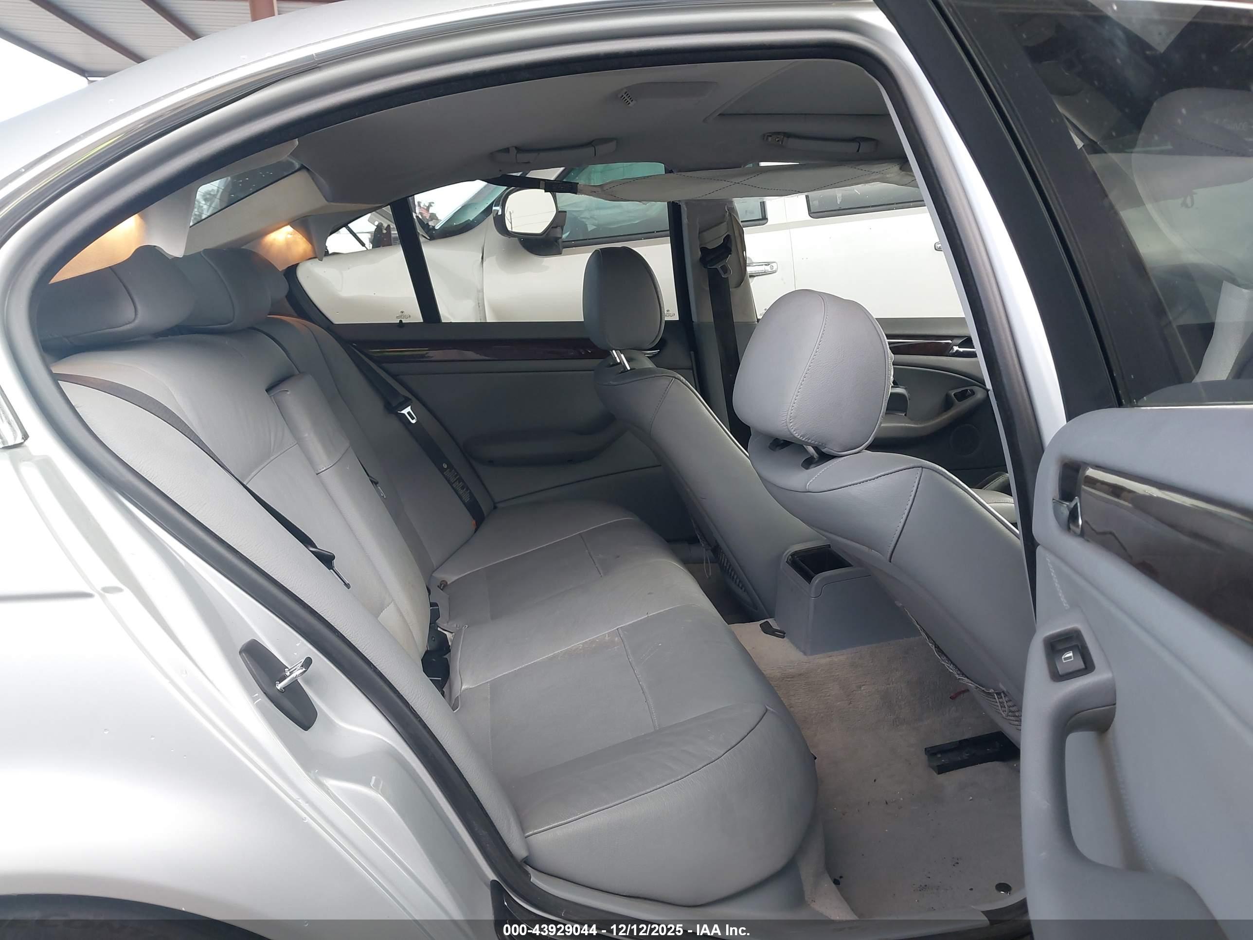 BMW 330I image 8