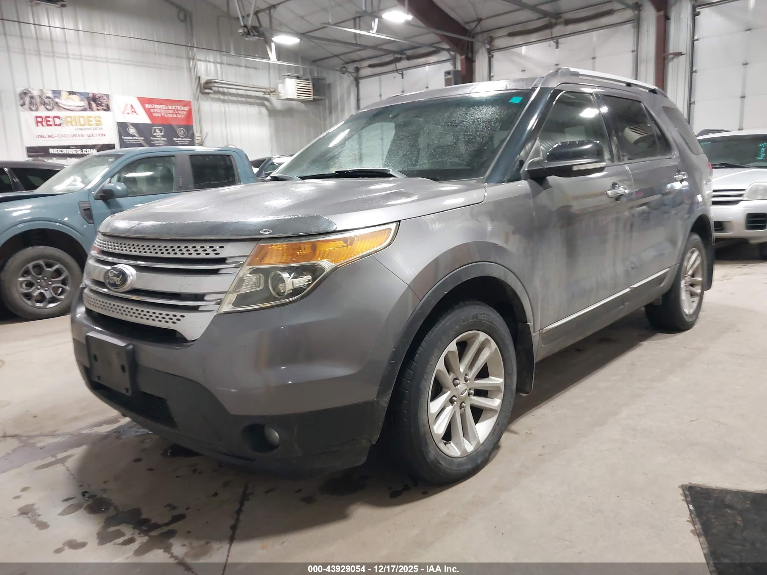 FORD EXPLORER image 2