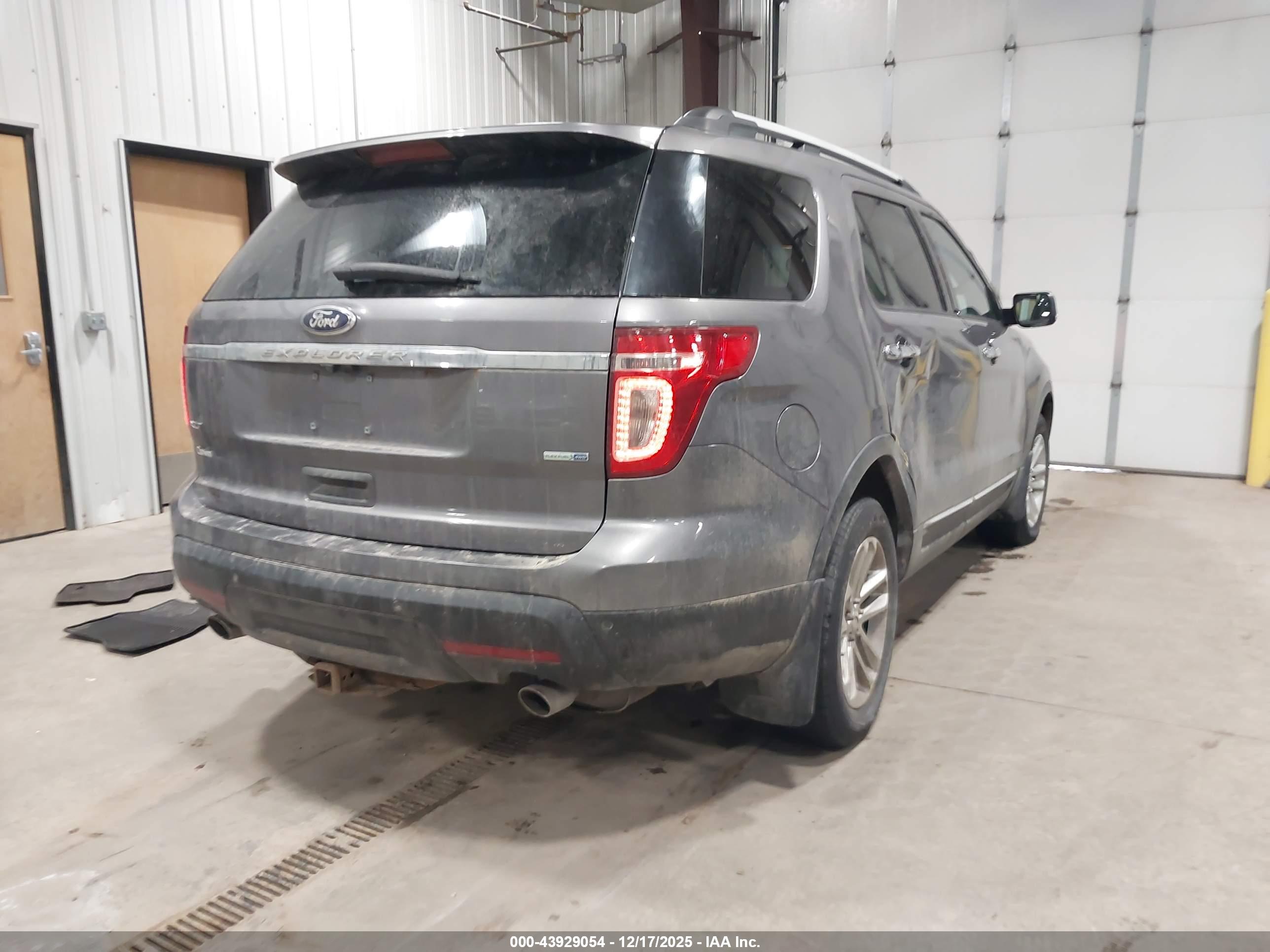 FORD EXPLORER image 4