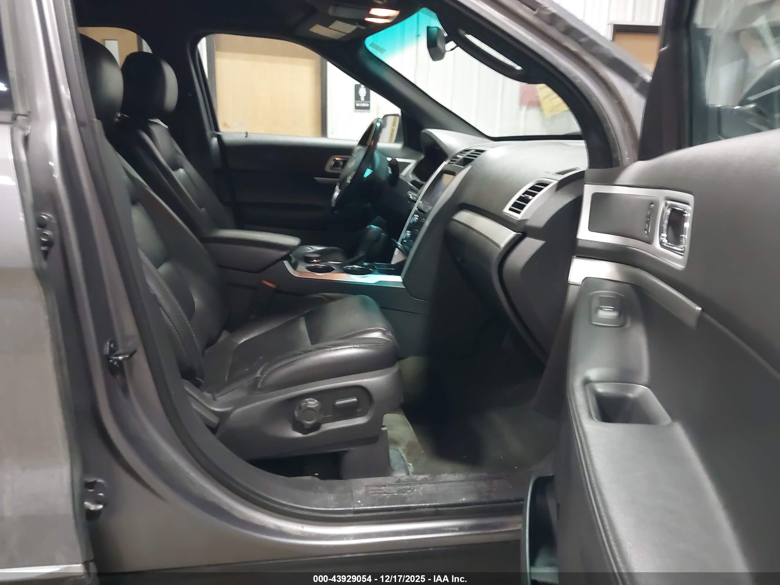 FORD EXPLORER image 5