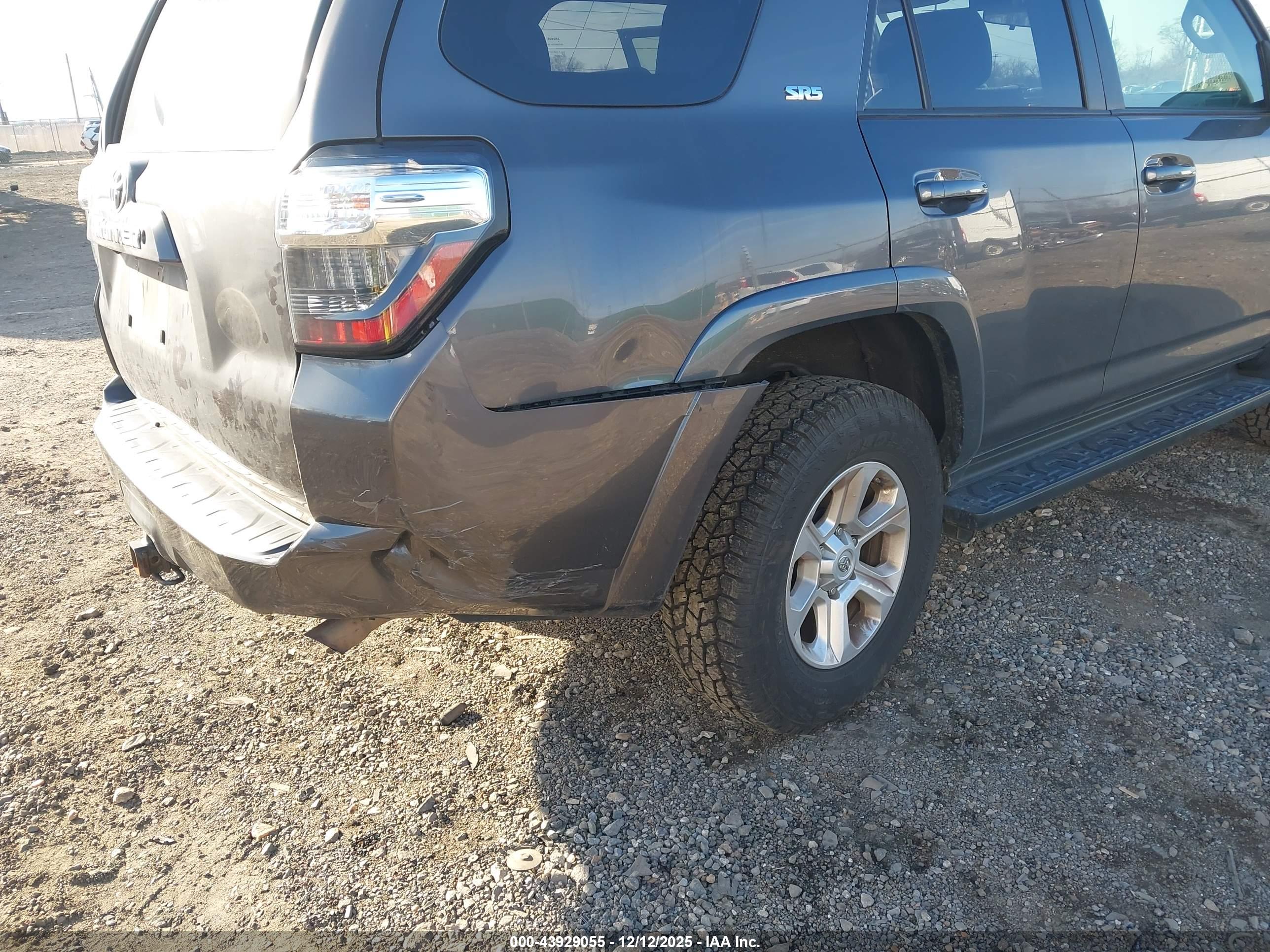 TOYOTA 4RUNNER image 6