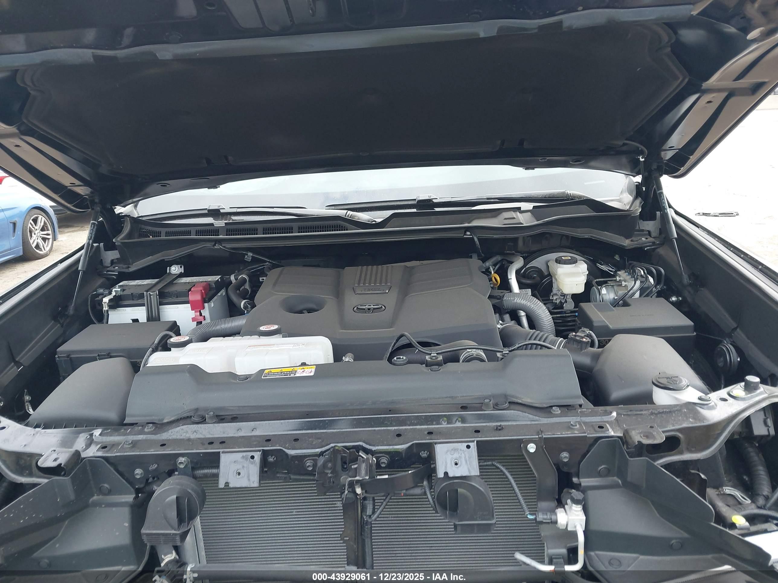 TOYOTA TUNDRA image 10