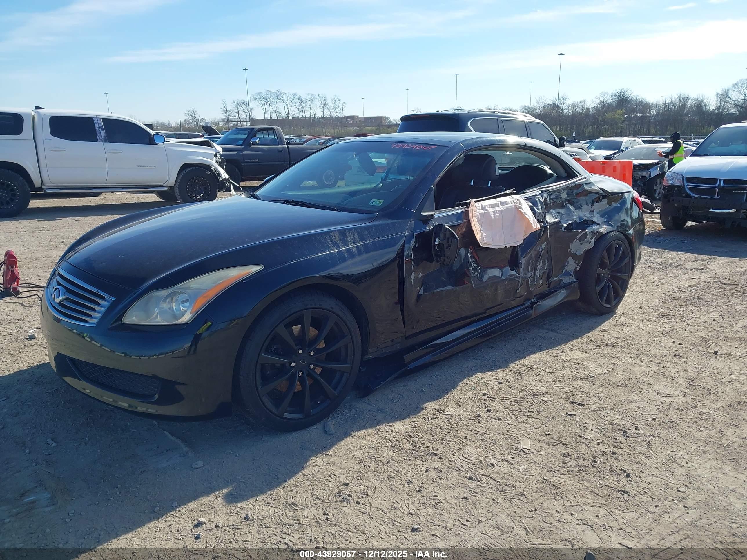 INFINITI G37 image 2
