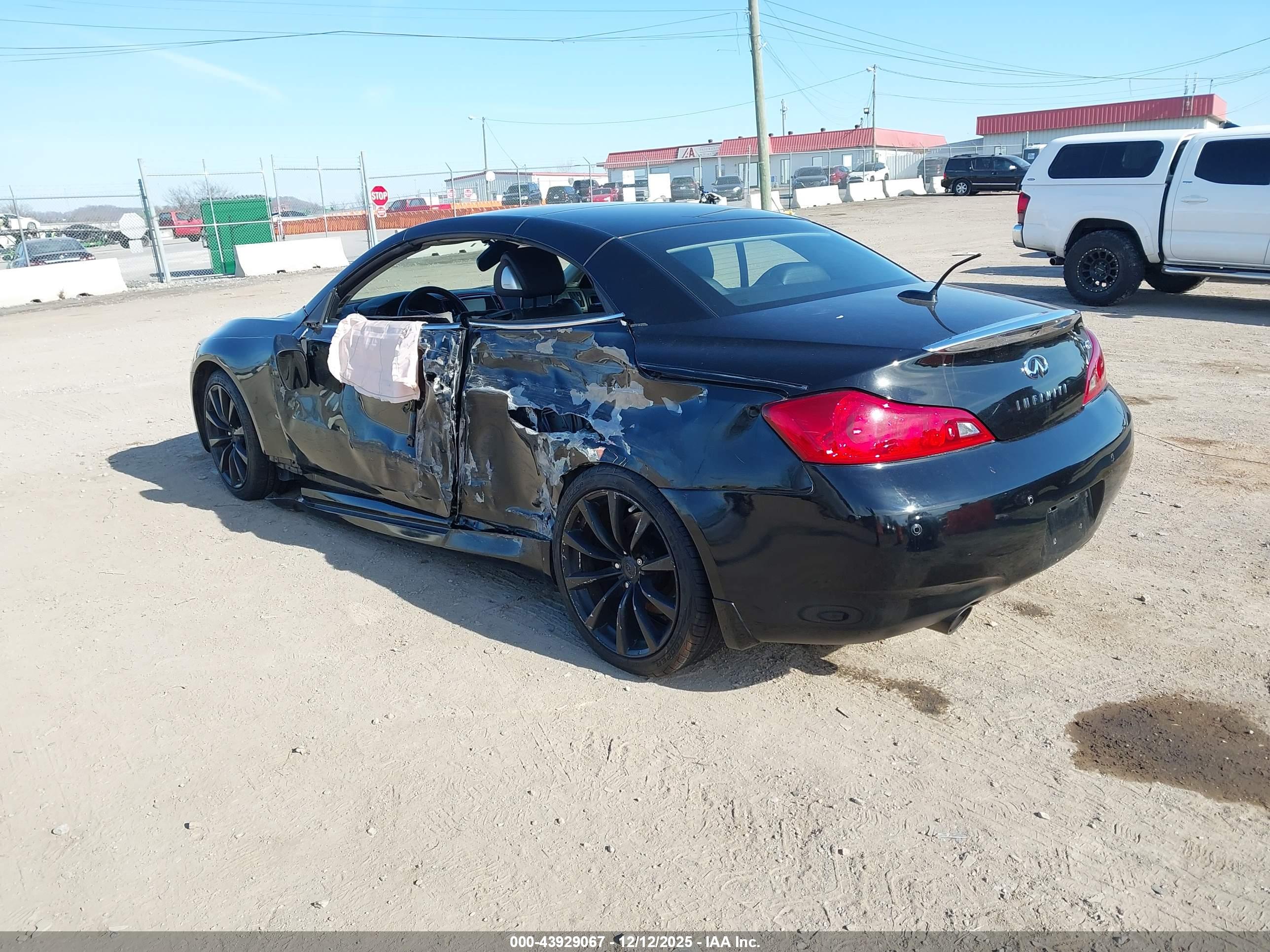 INFINITI G37 image 3