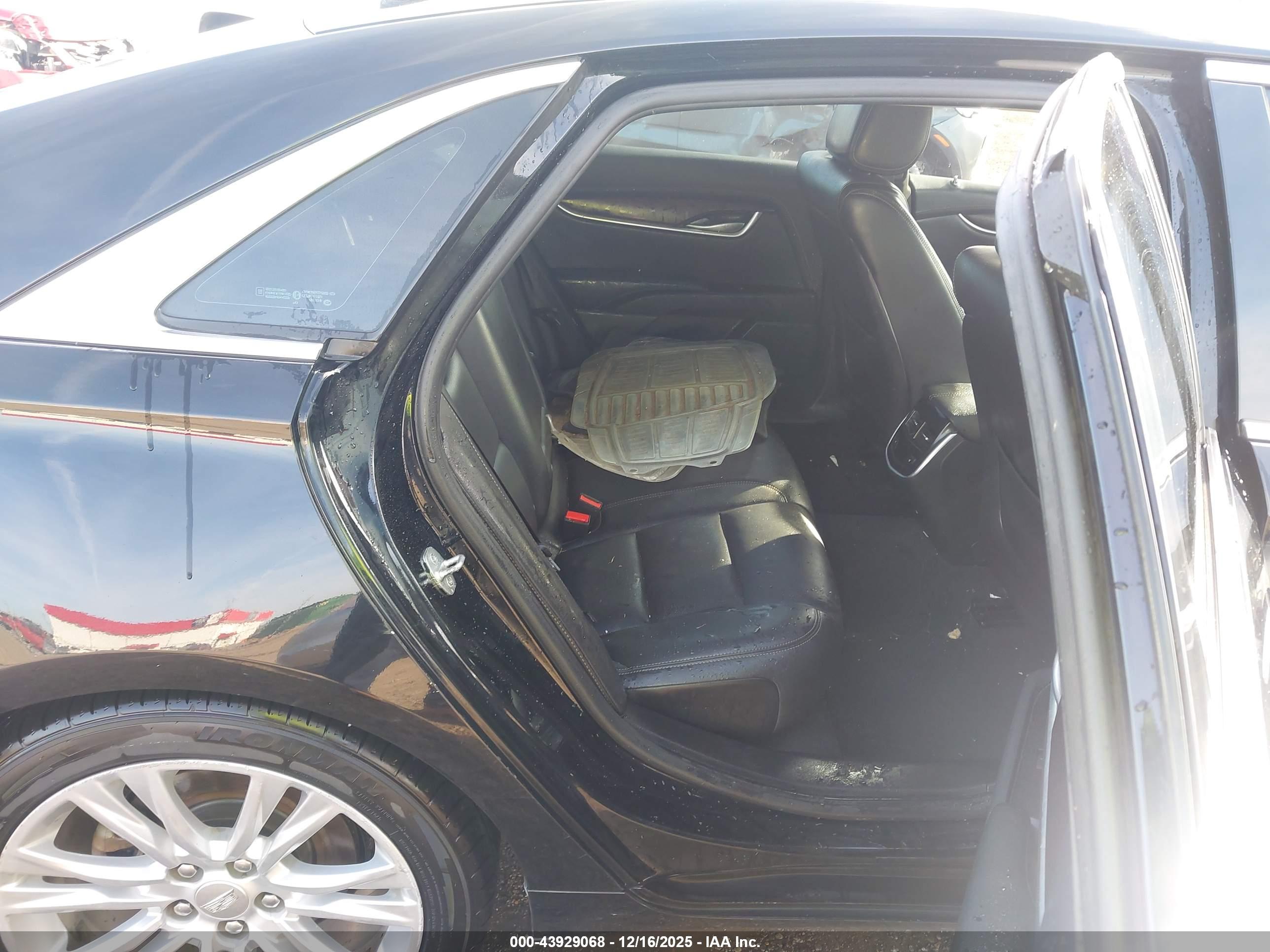 CADILLAC XTS image 8