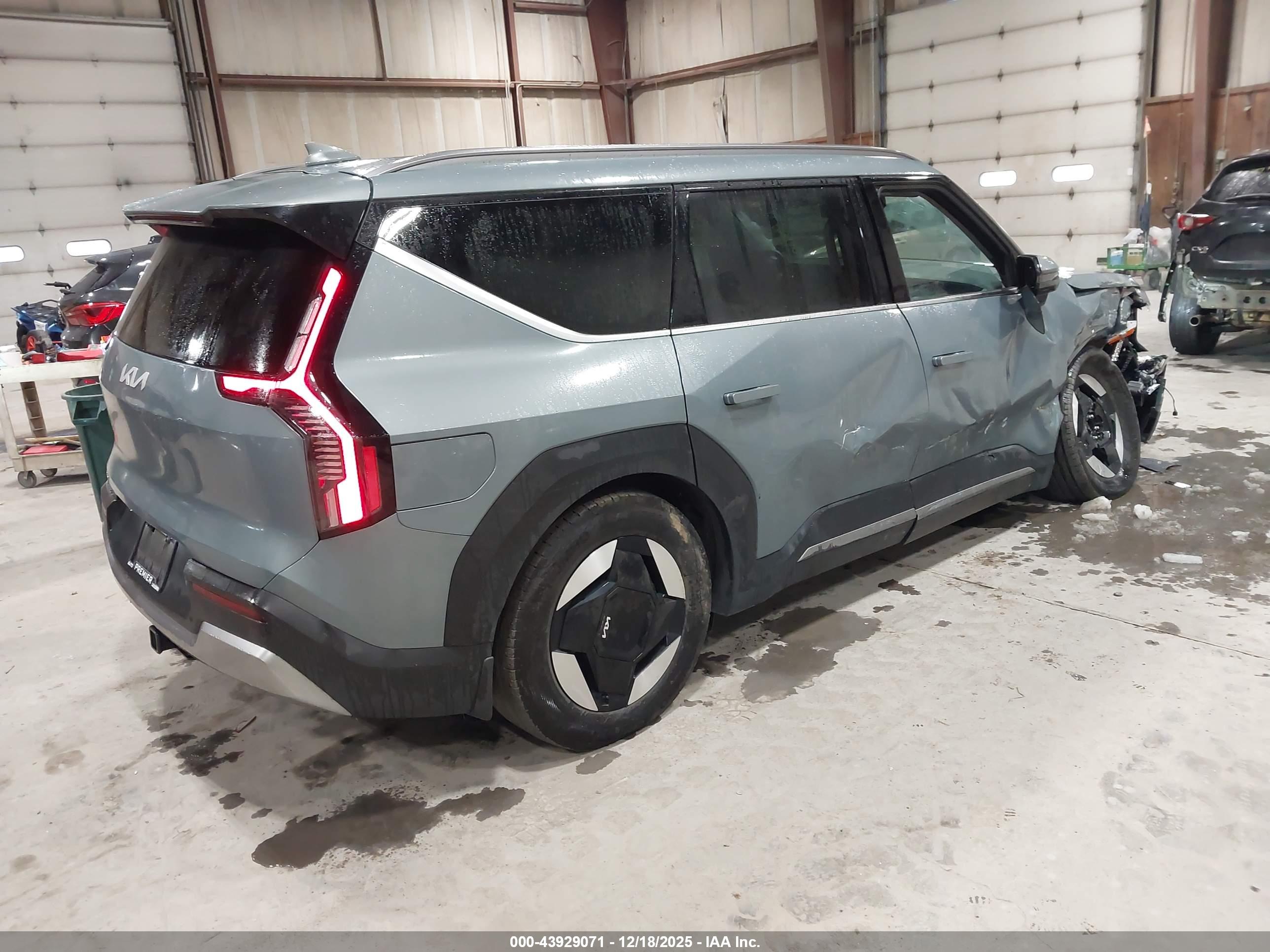 KIA EV9 image 4