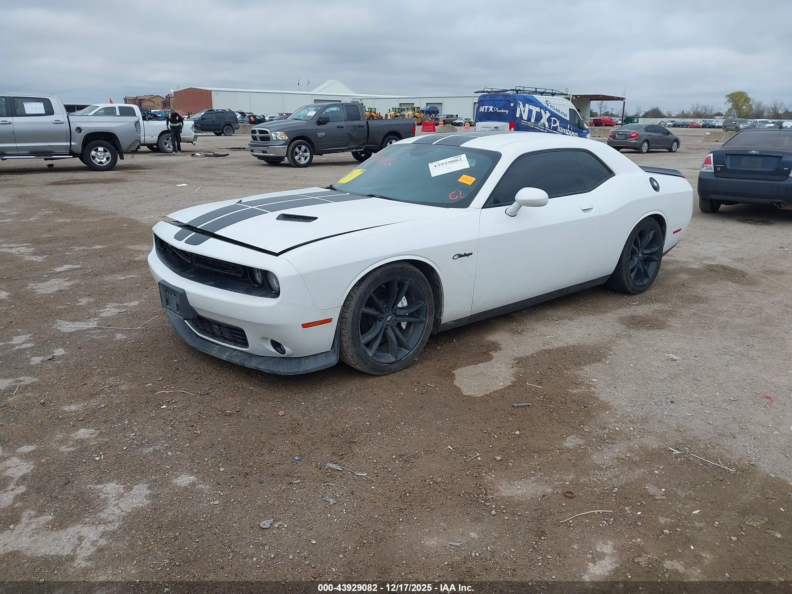 DODGE CHALLENGER image 2