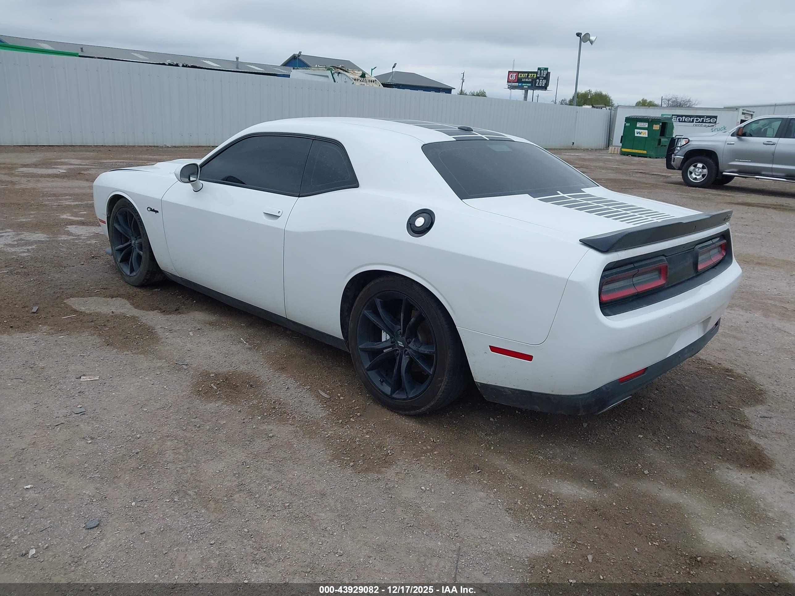 DODGE CHALLENGER image 3