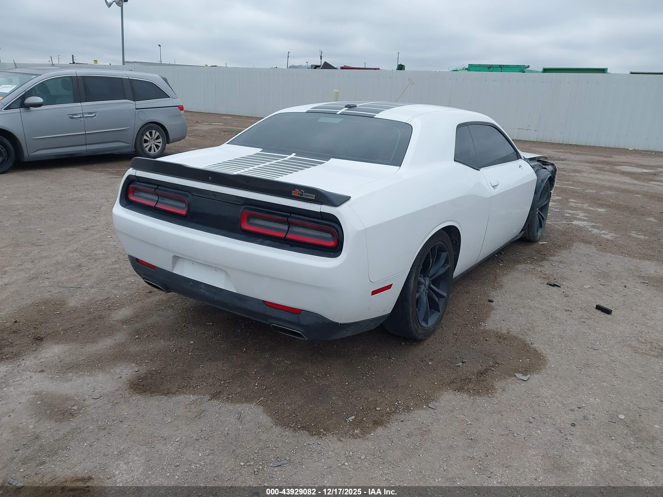 DODGE CHALLENGER image 4