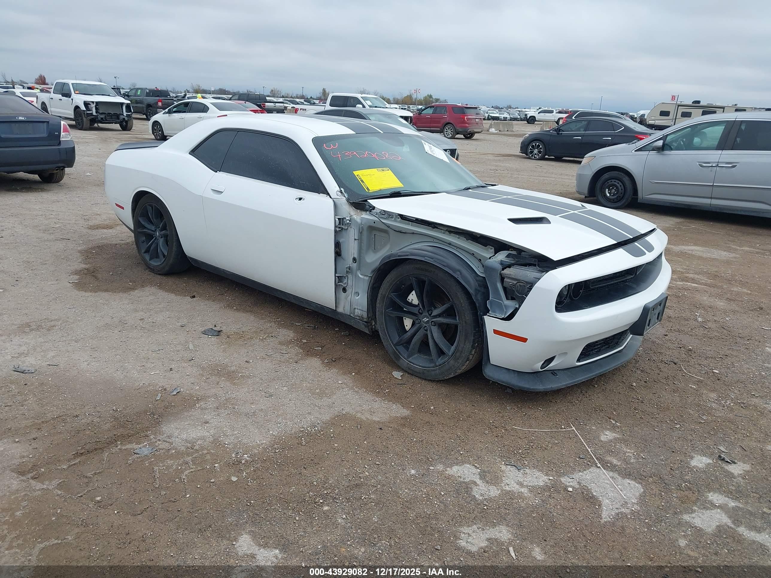 DODGE CHALLENGER image 6