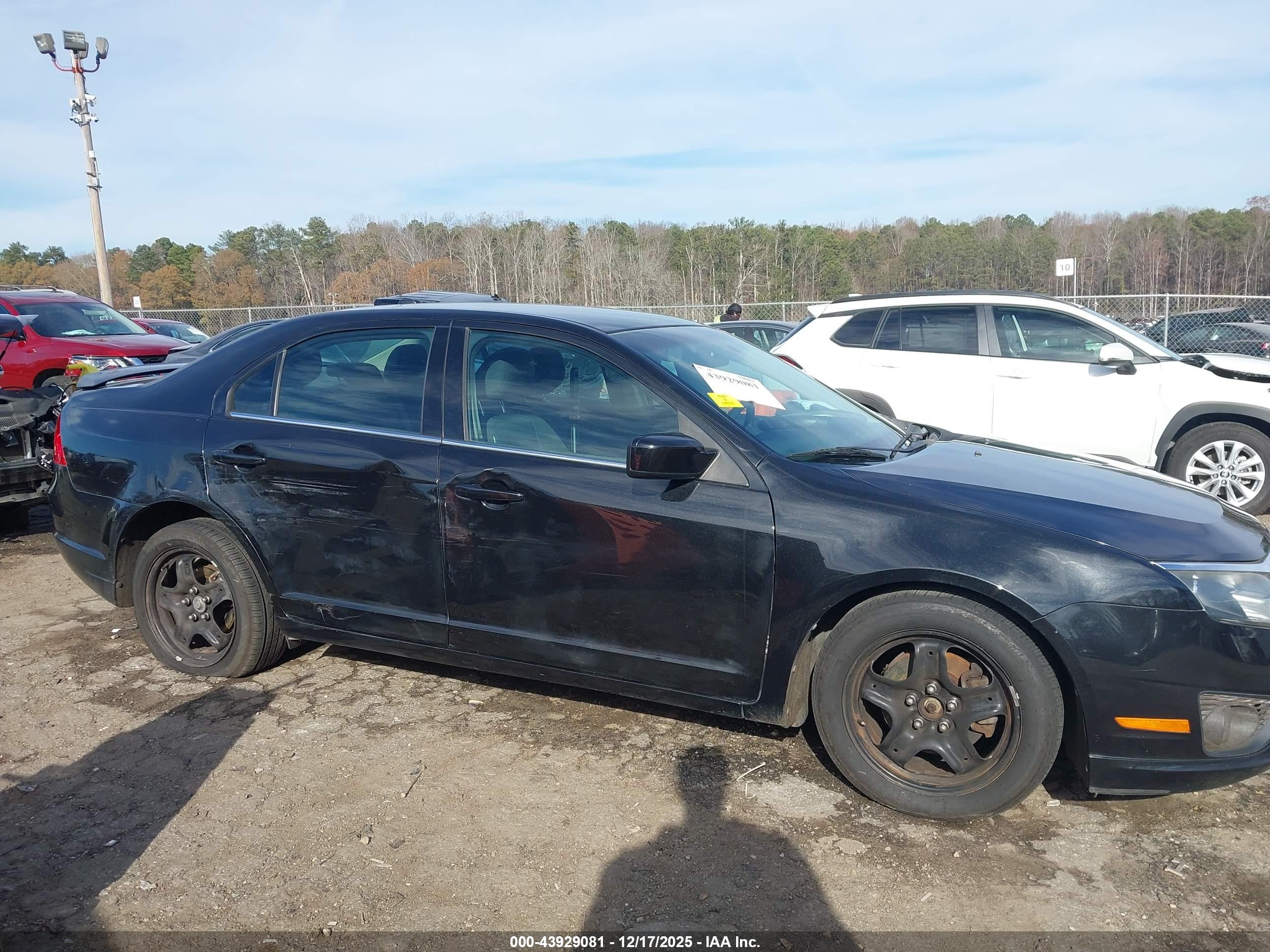 FORD FUSION image 6