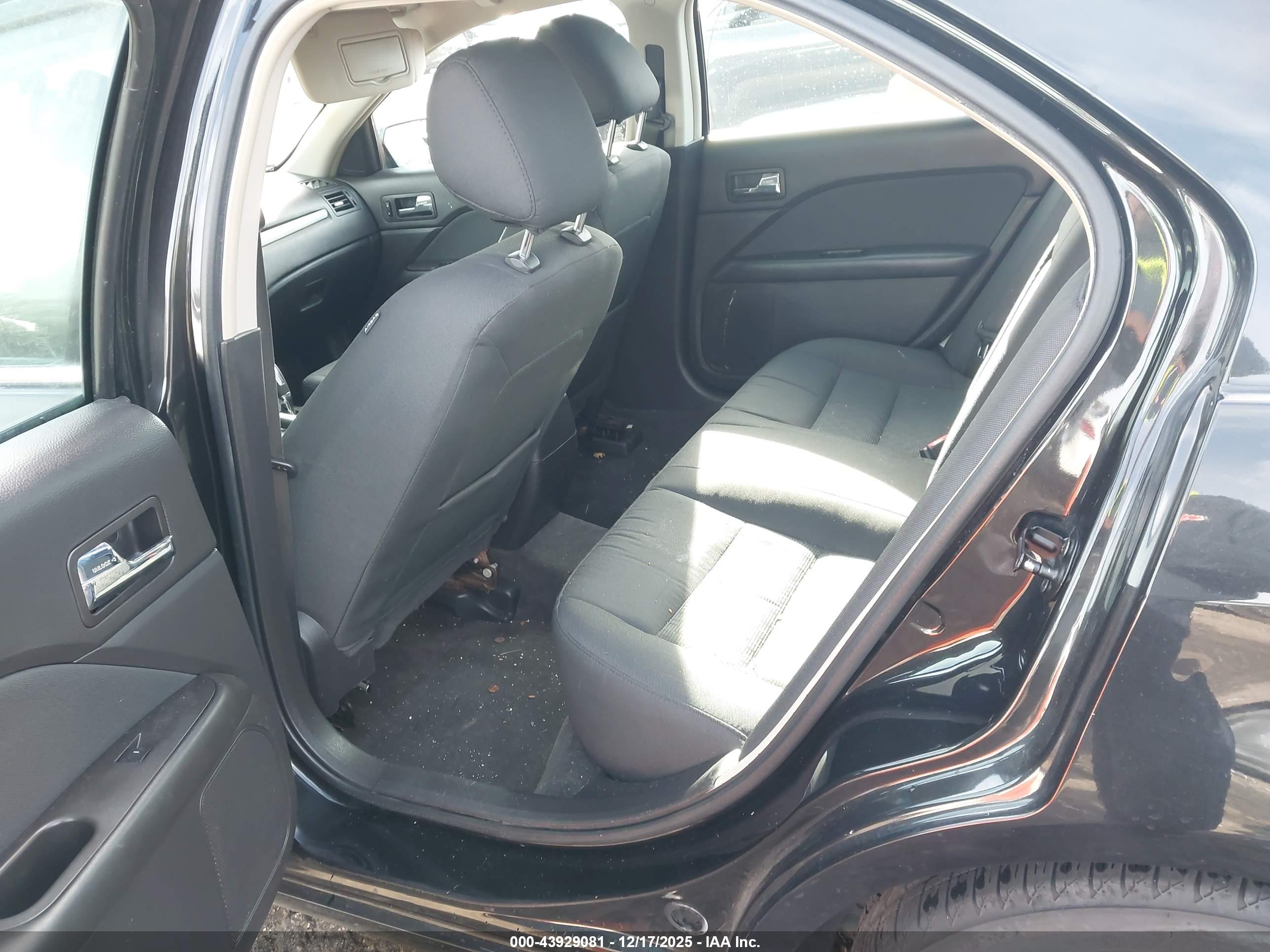 FORD FUSION image 8