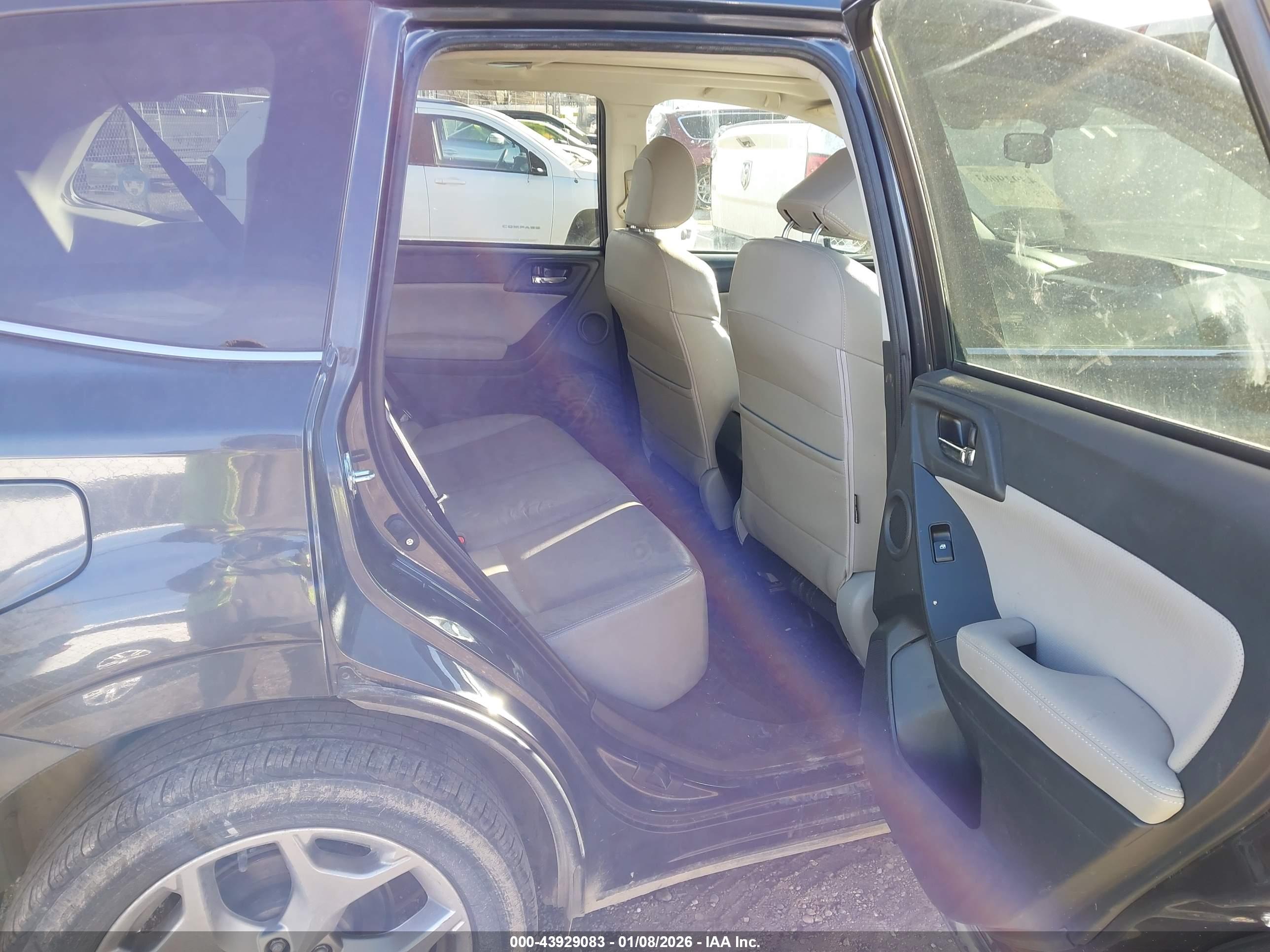 SUBARU FORESTER image 8