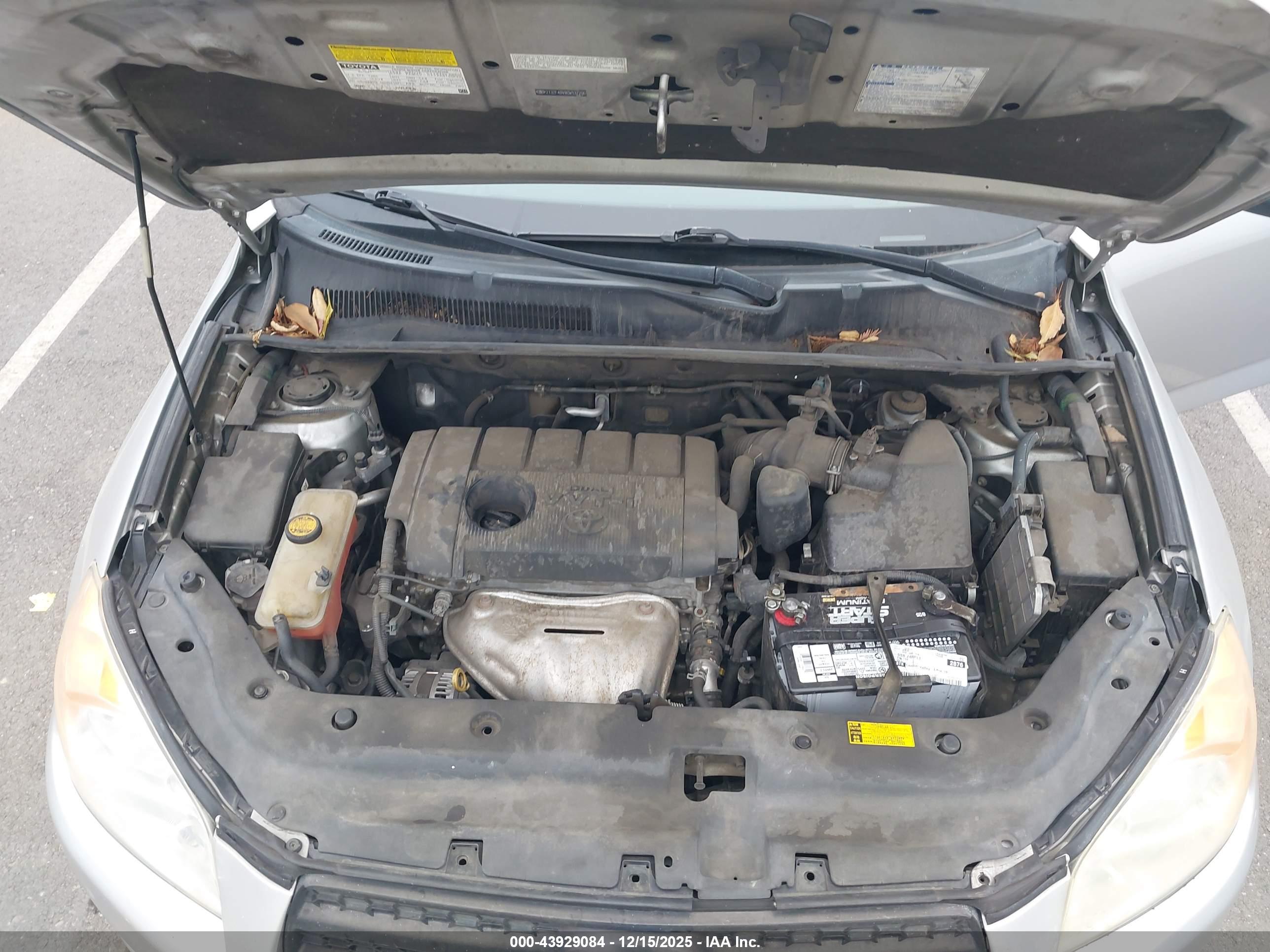 TOYOTA RAV4 image 10