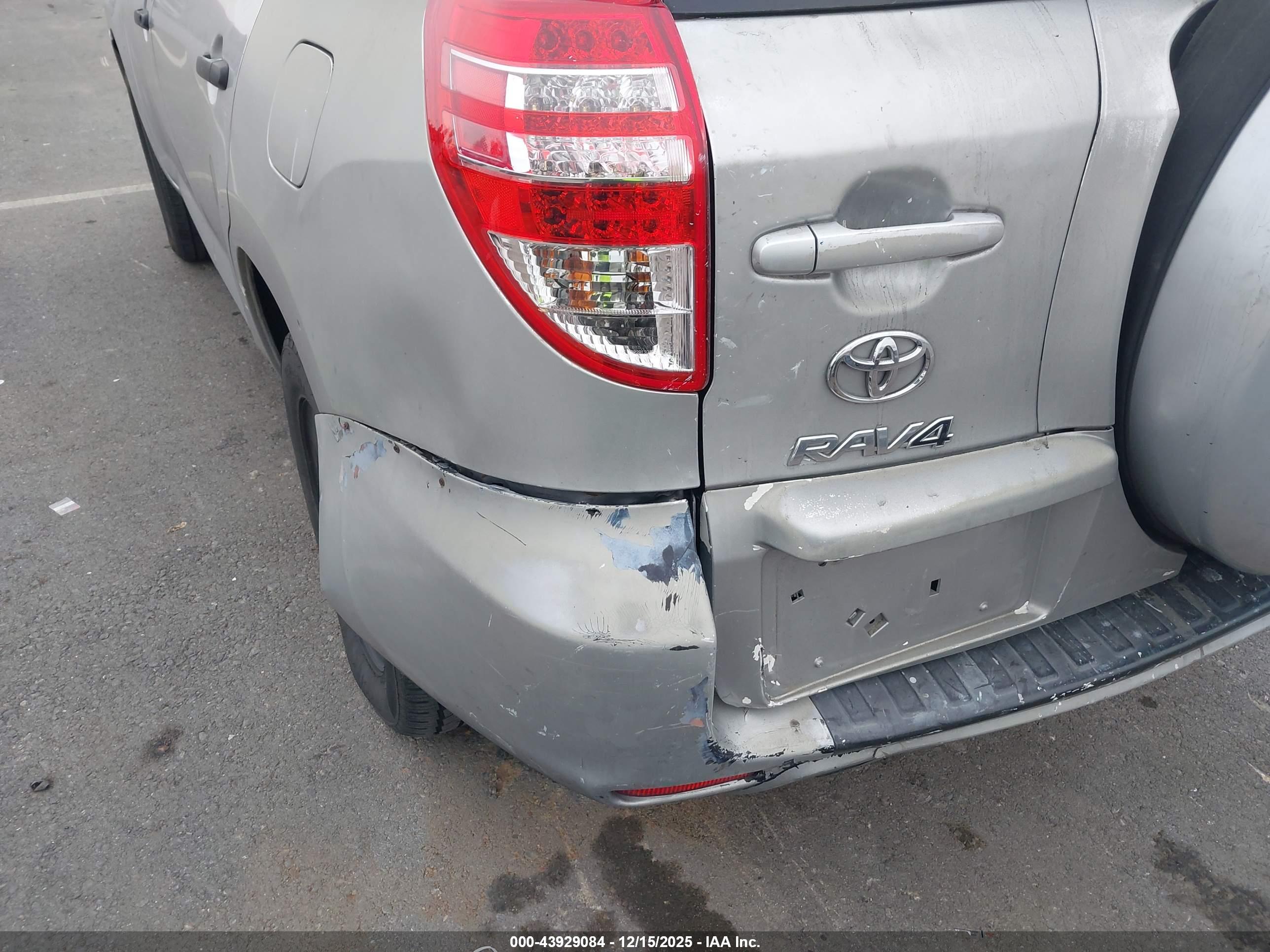 TOYOTA RAV4 image 6