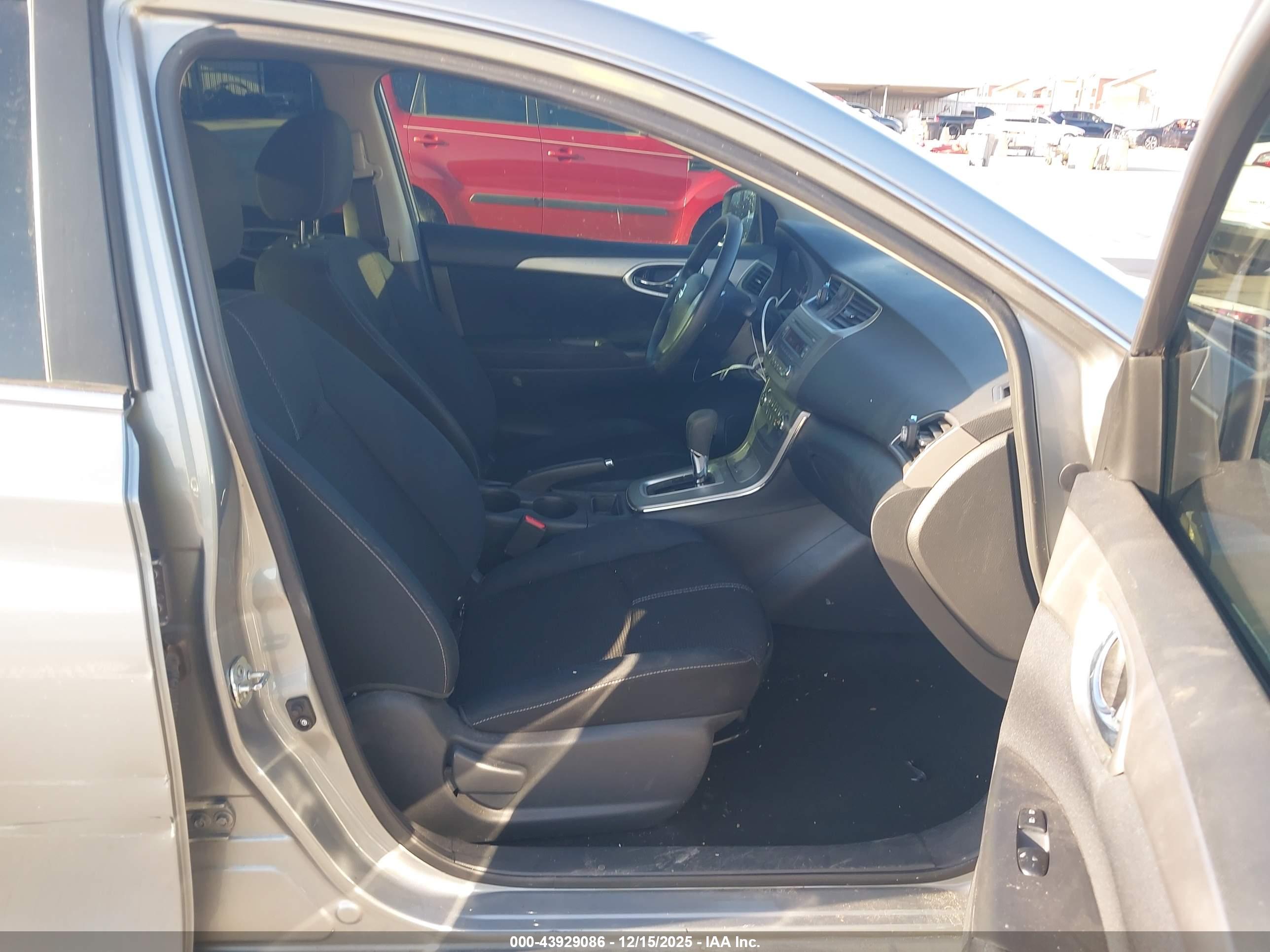 NISSAN SENTRA image 5