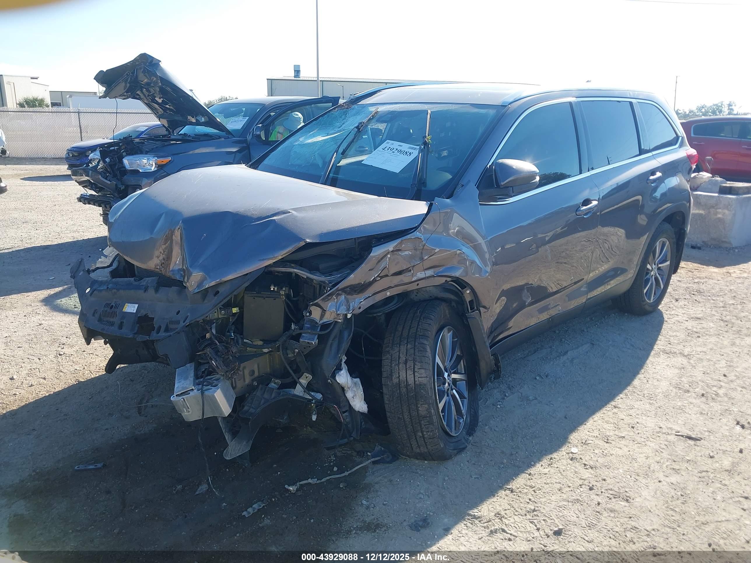 TOYOTA HIGHLANDER image 2