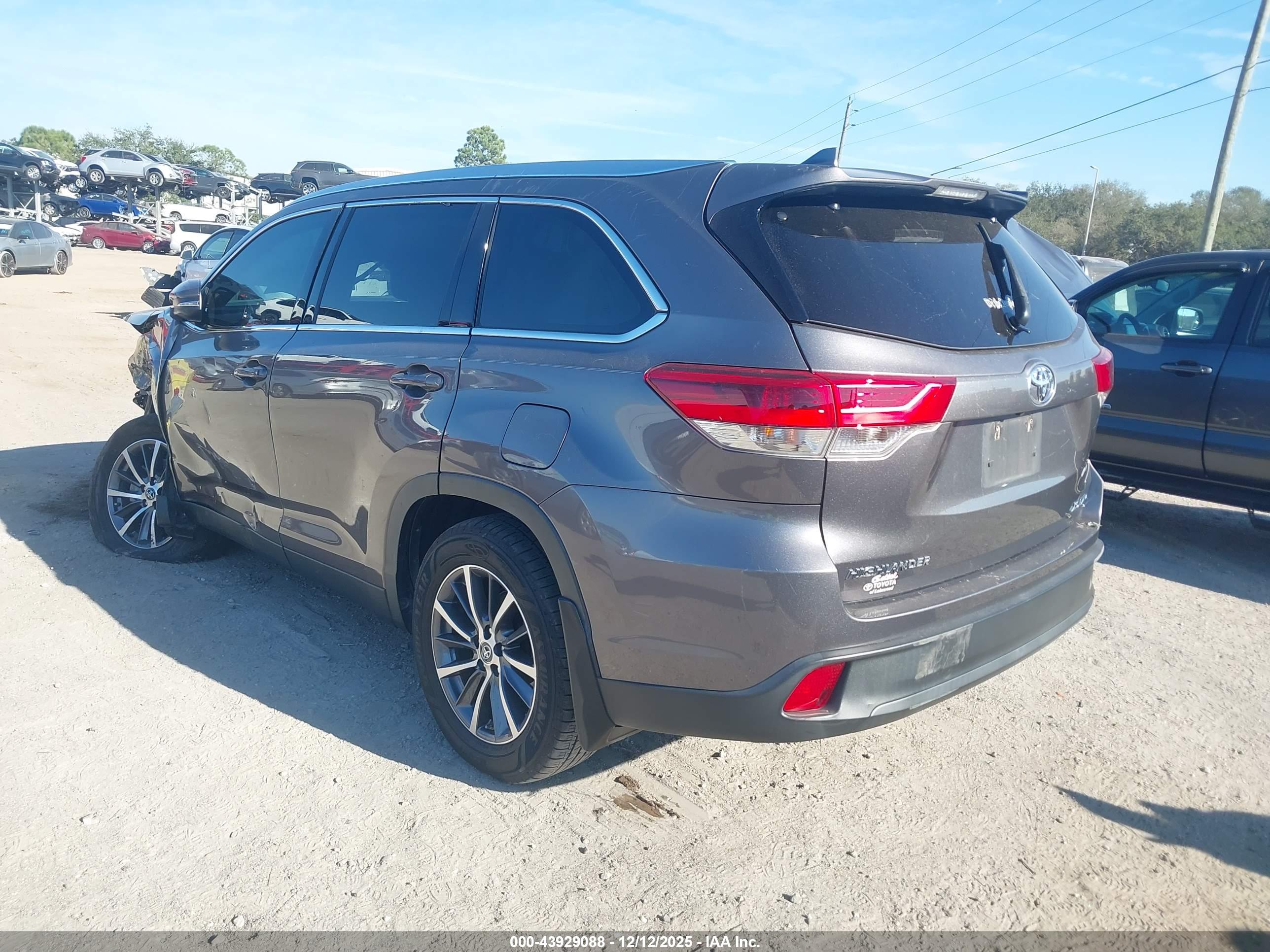 TOYOTA HIGHLANDER image 3