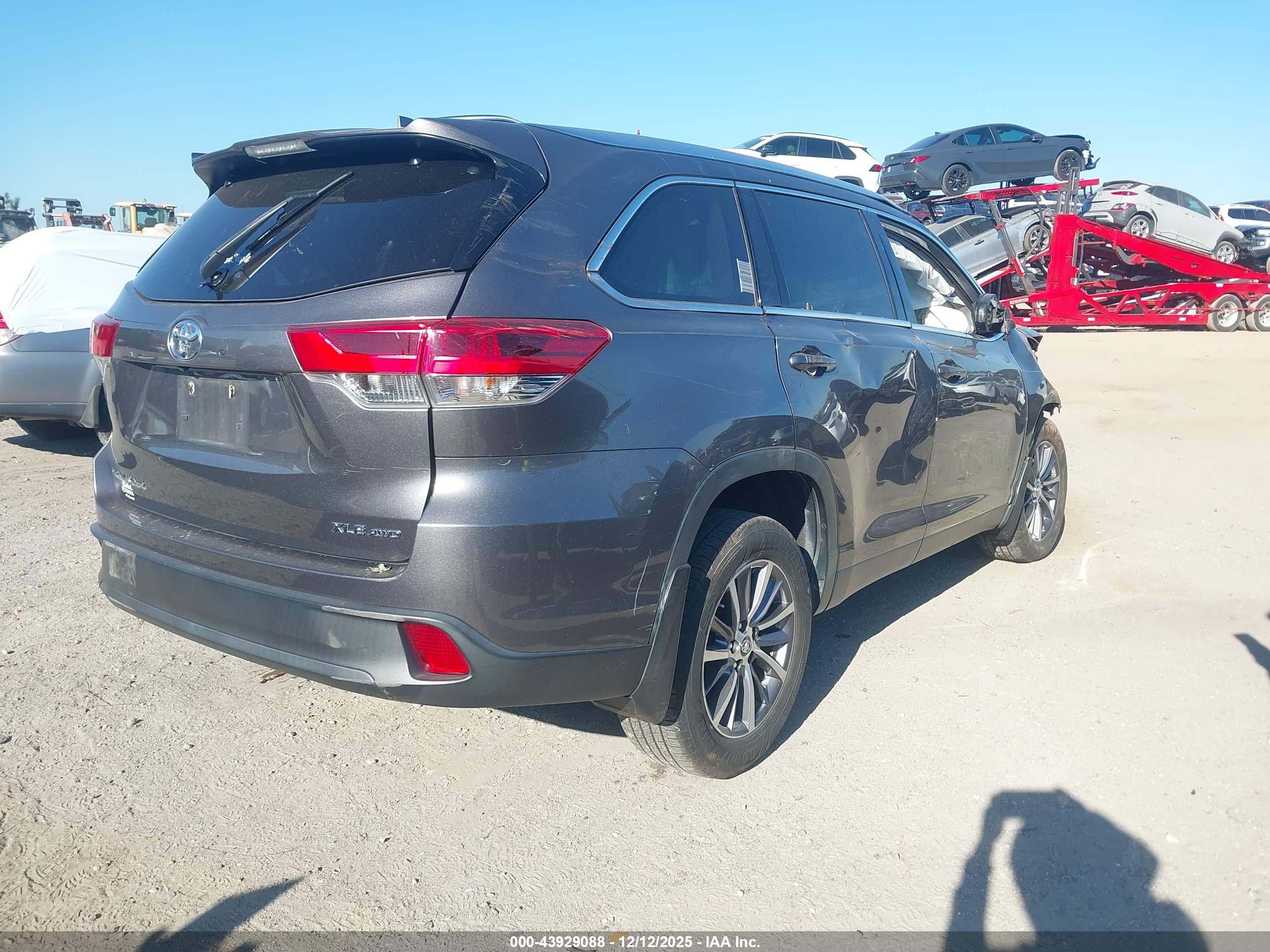 TOYOTA HIGHLANDER image 4