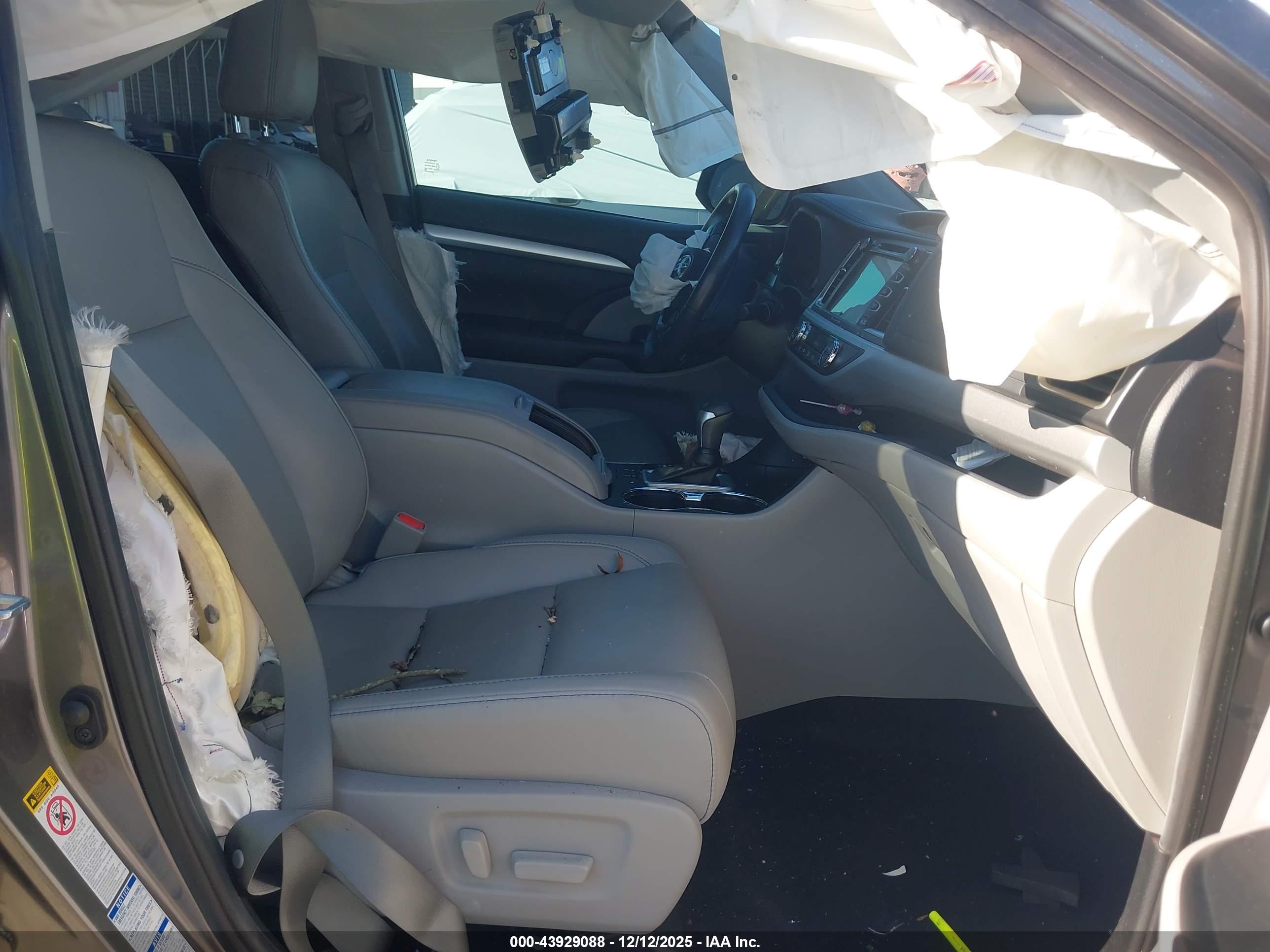 TOYOTA HIGHLANDER image 5