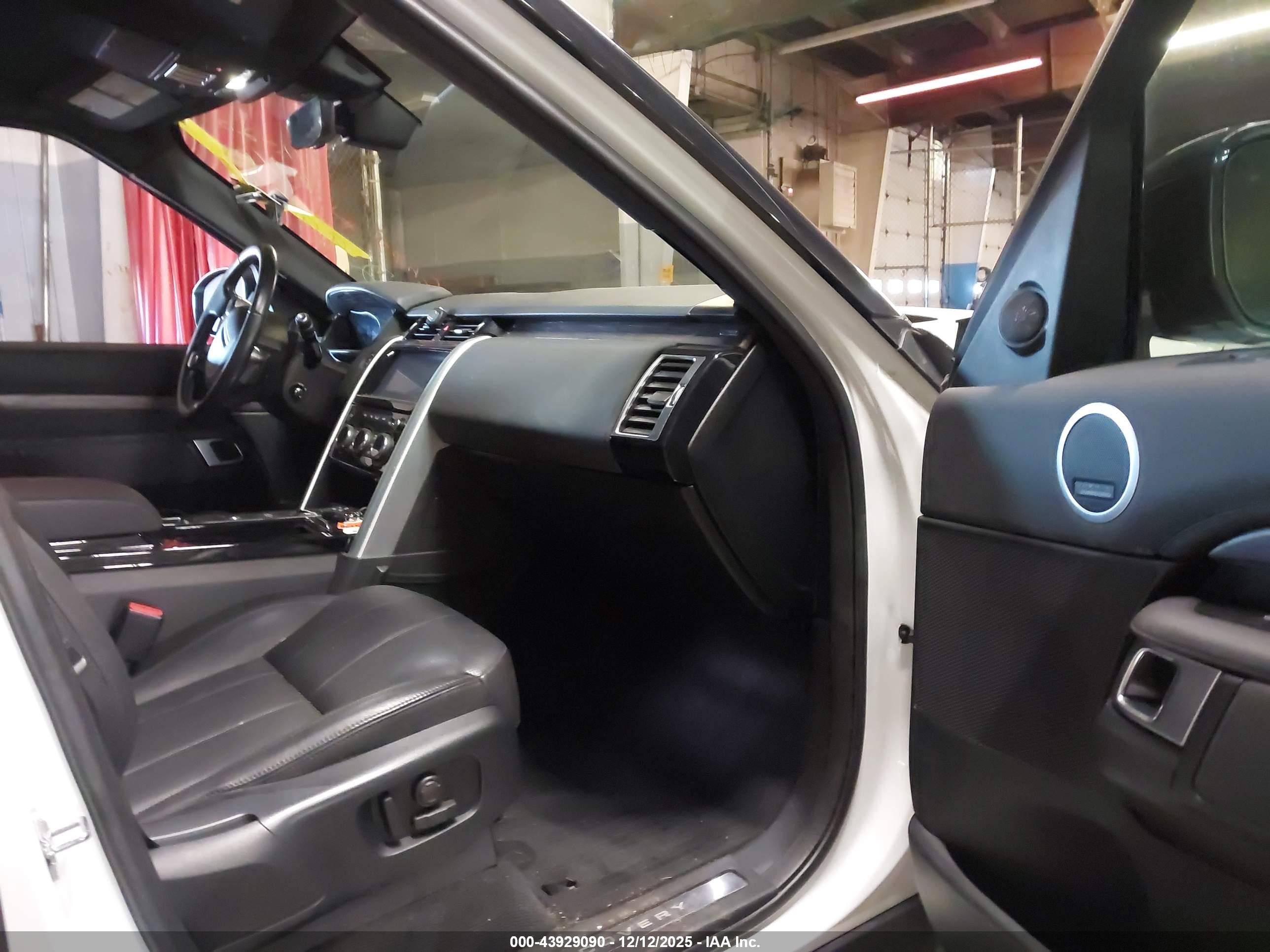 LAND ROVER image 5