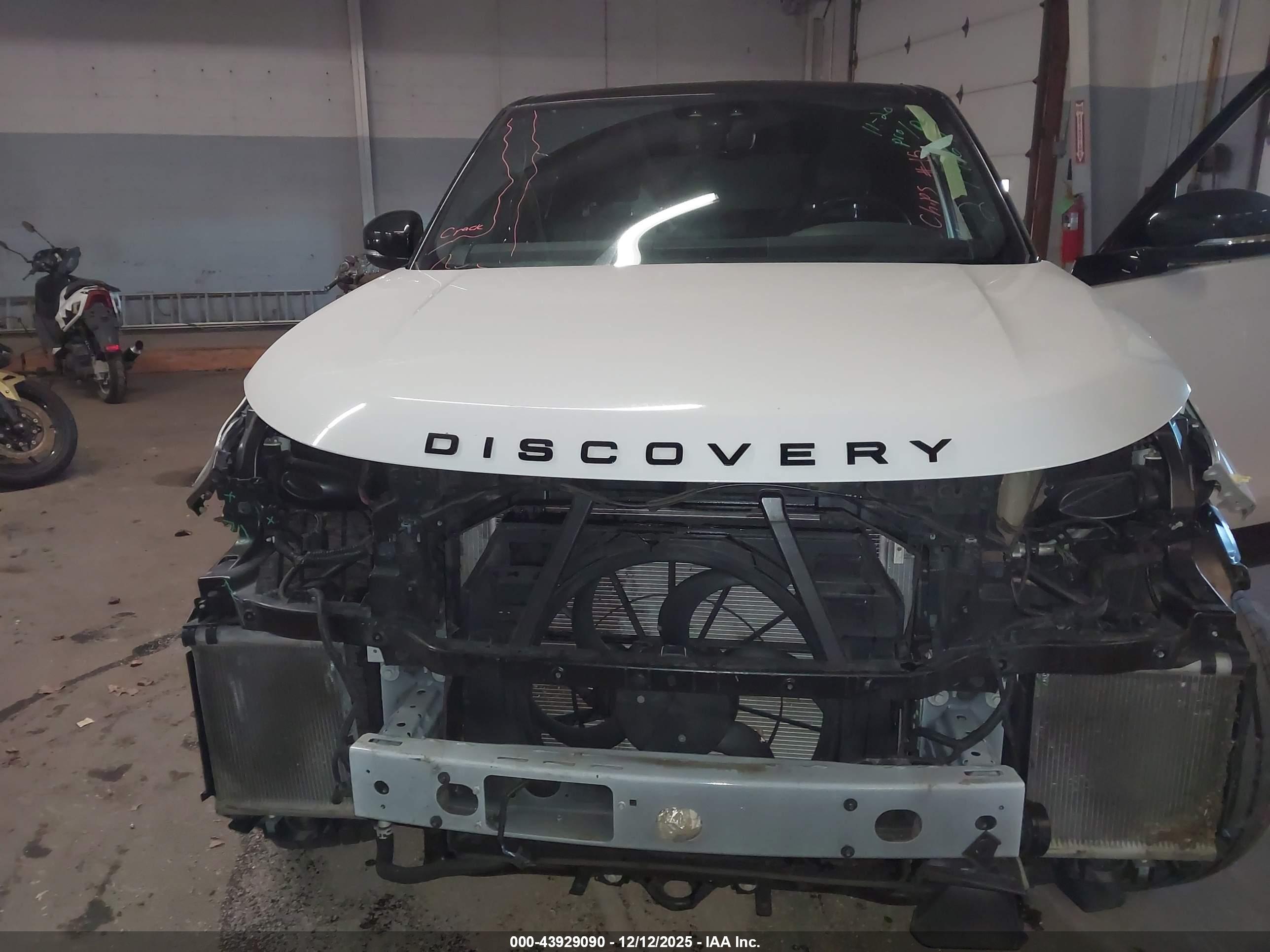 LAND ROVER image 6