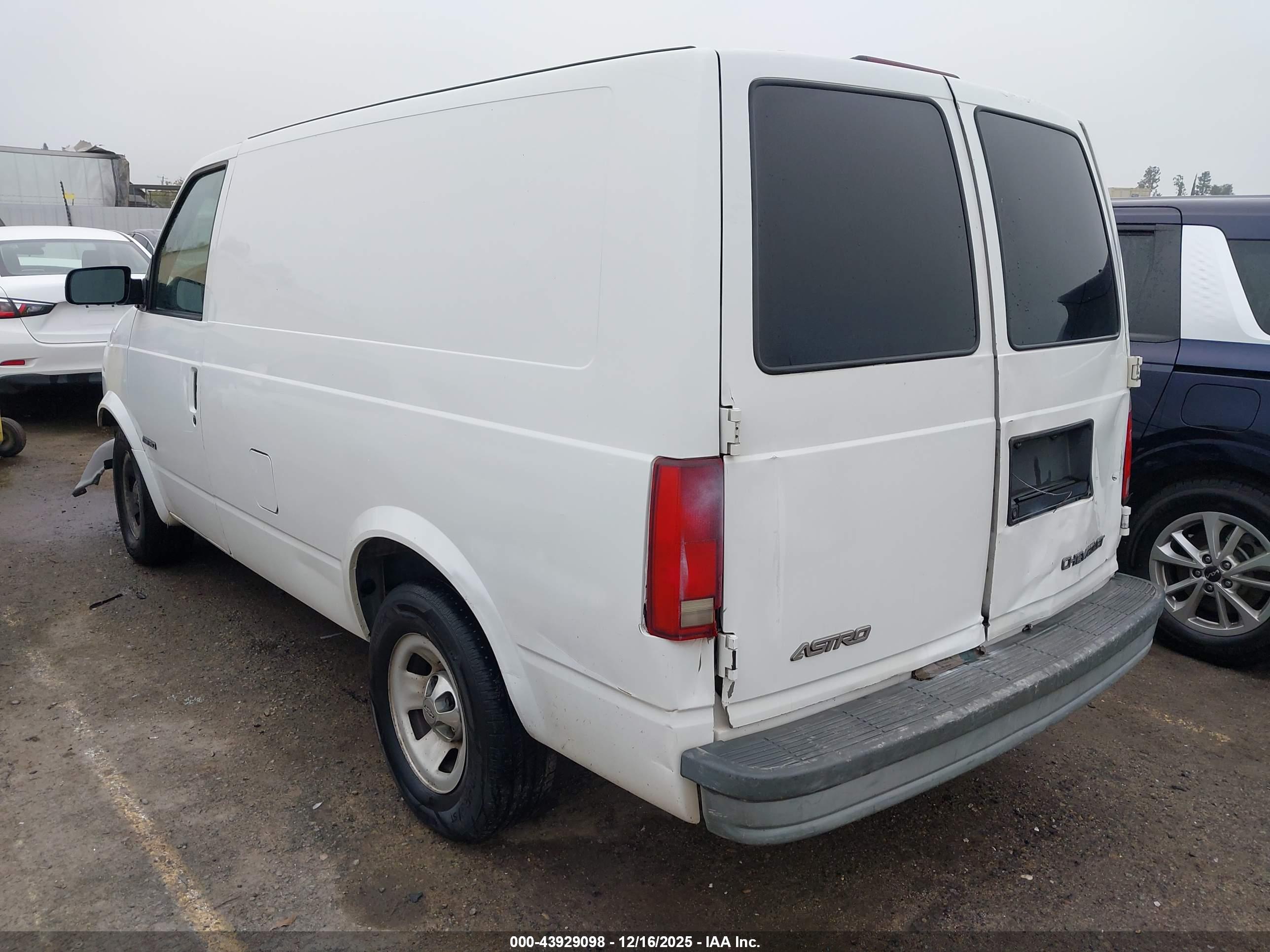 CHEVROLET ASTRO image 3