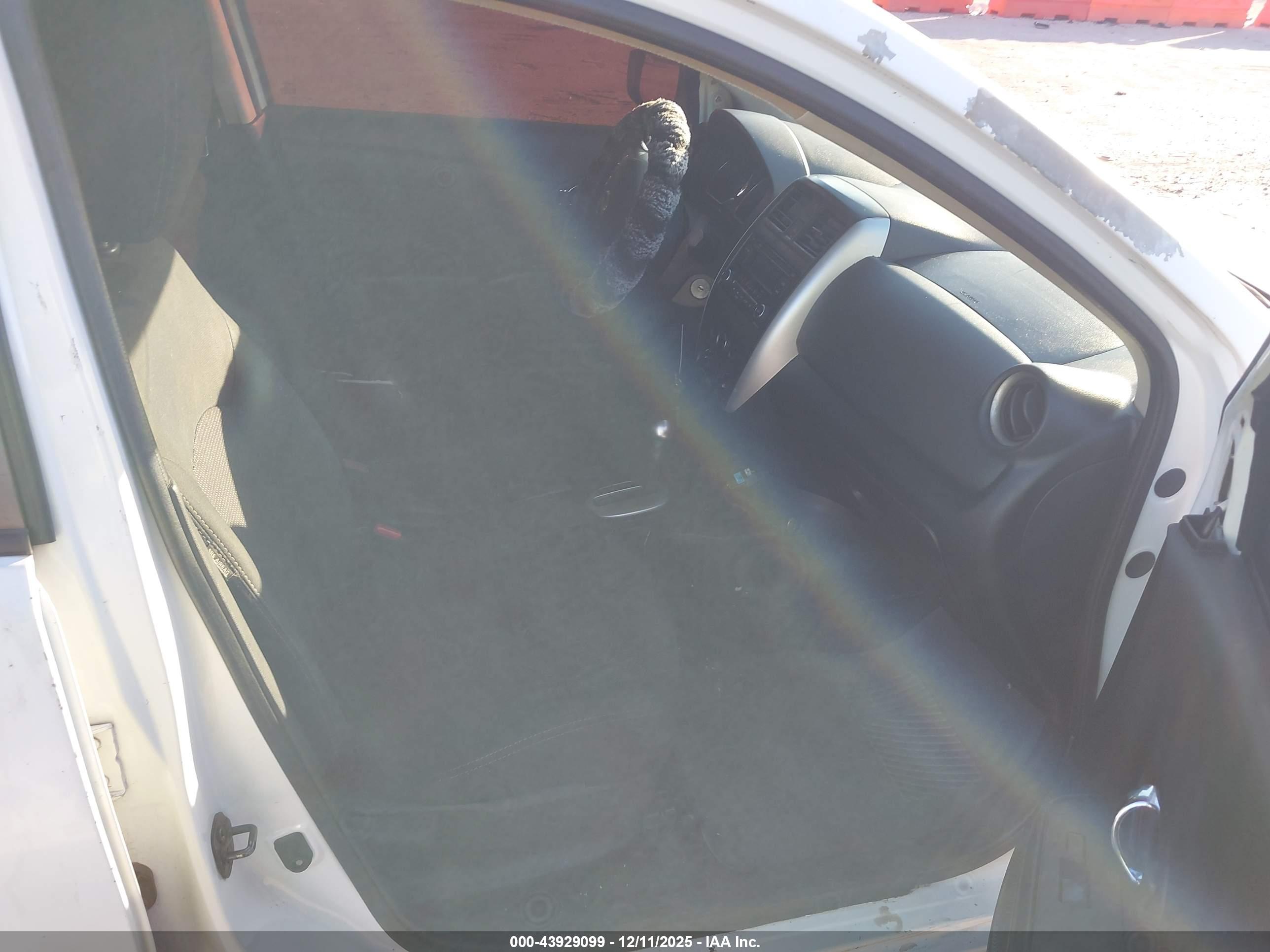 NISSAN VERSA image 5