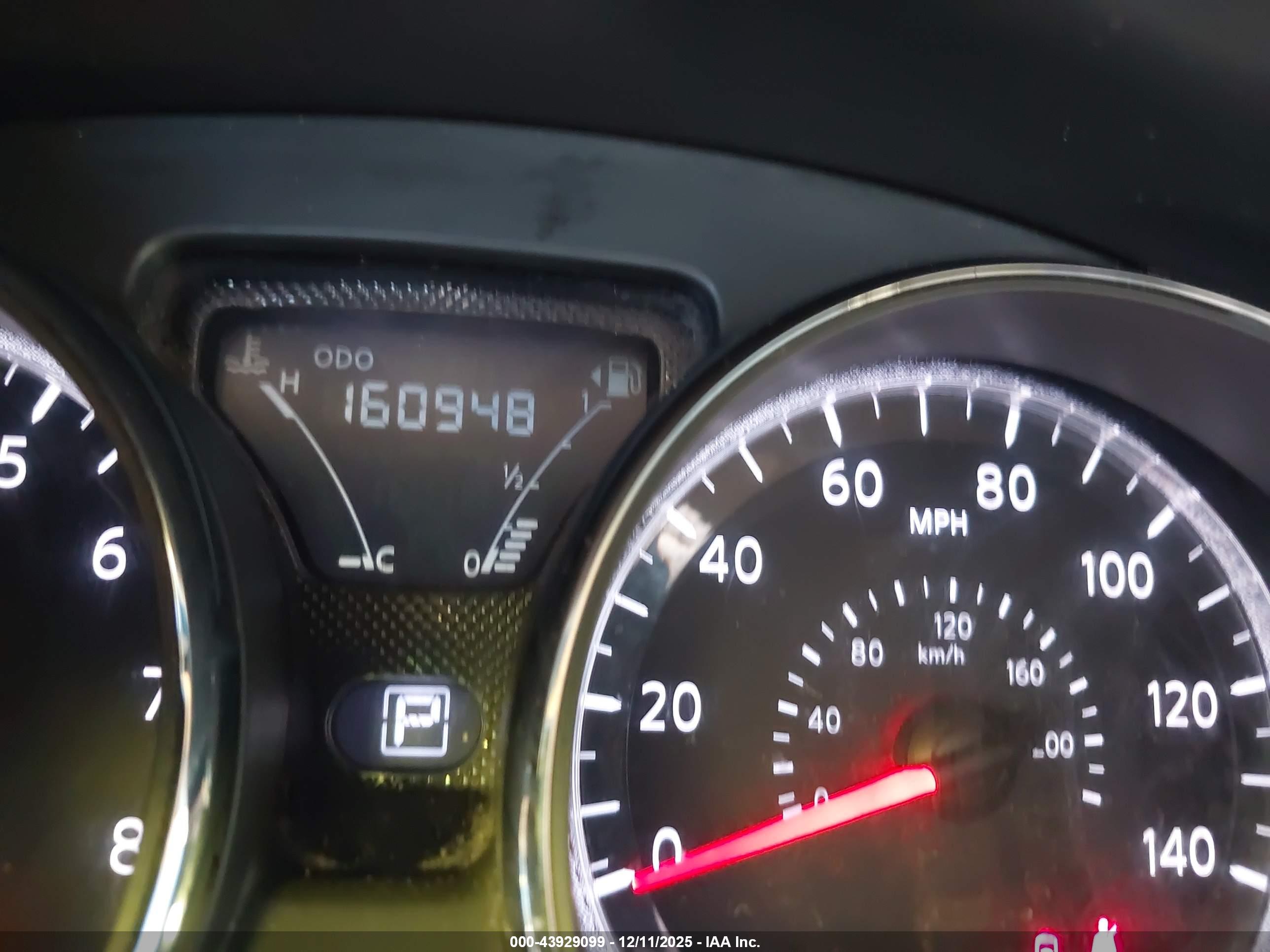 NISSAN VERSA image 7