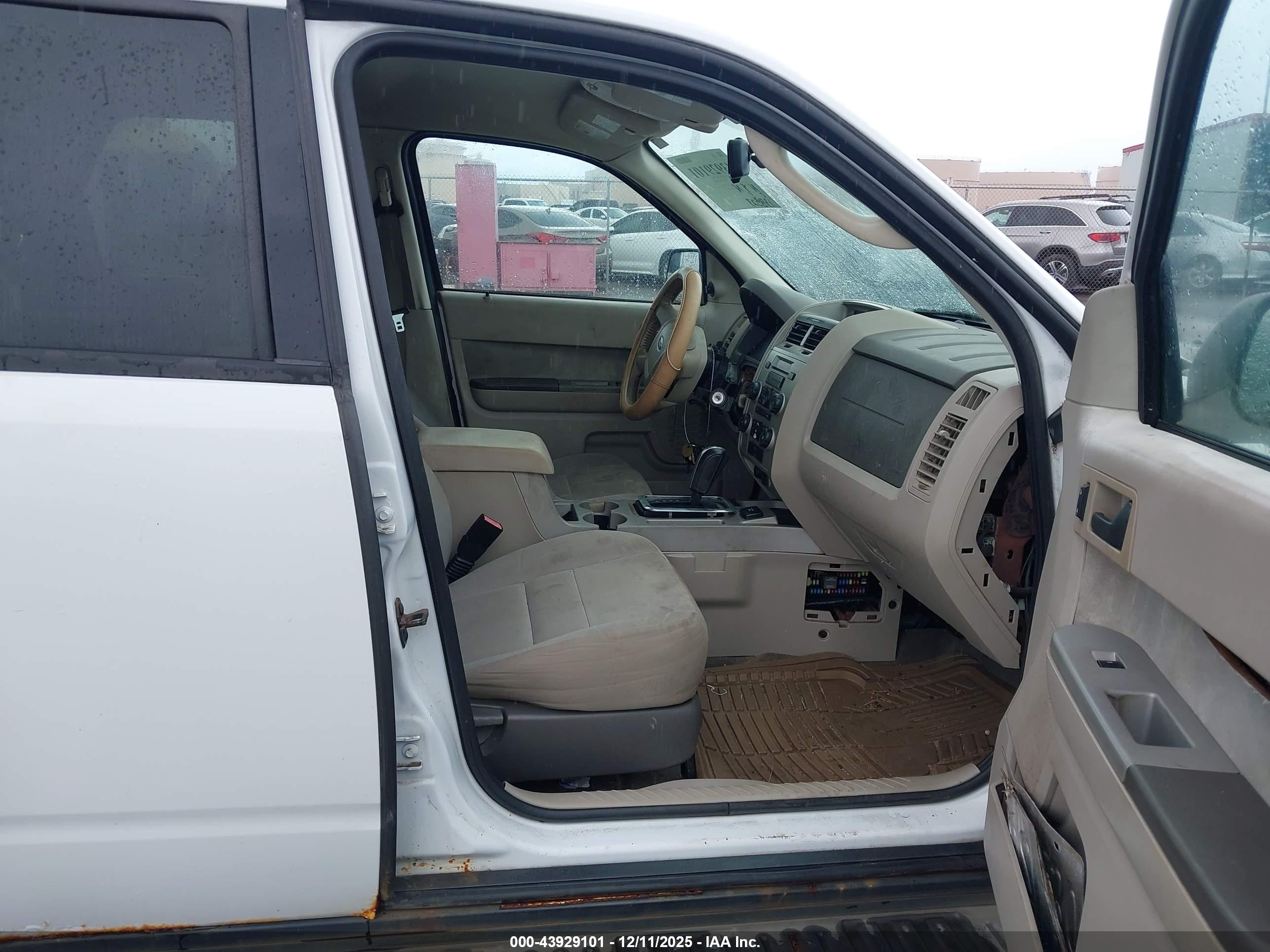 FORD ESCAPE image 5